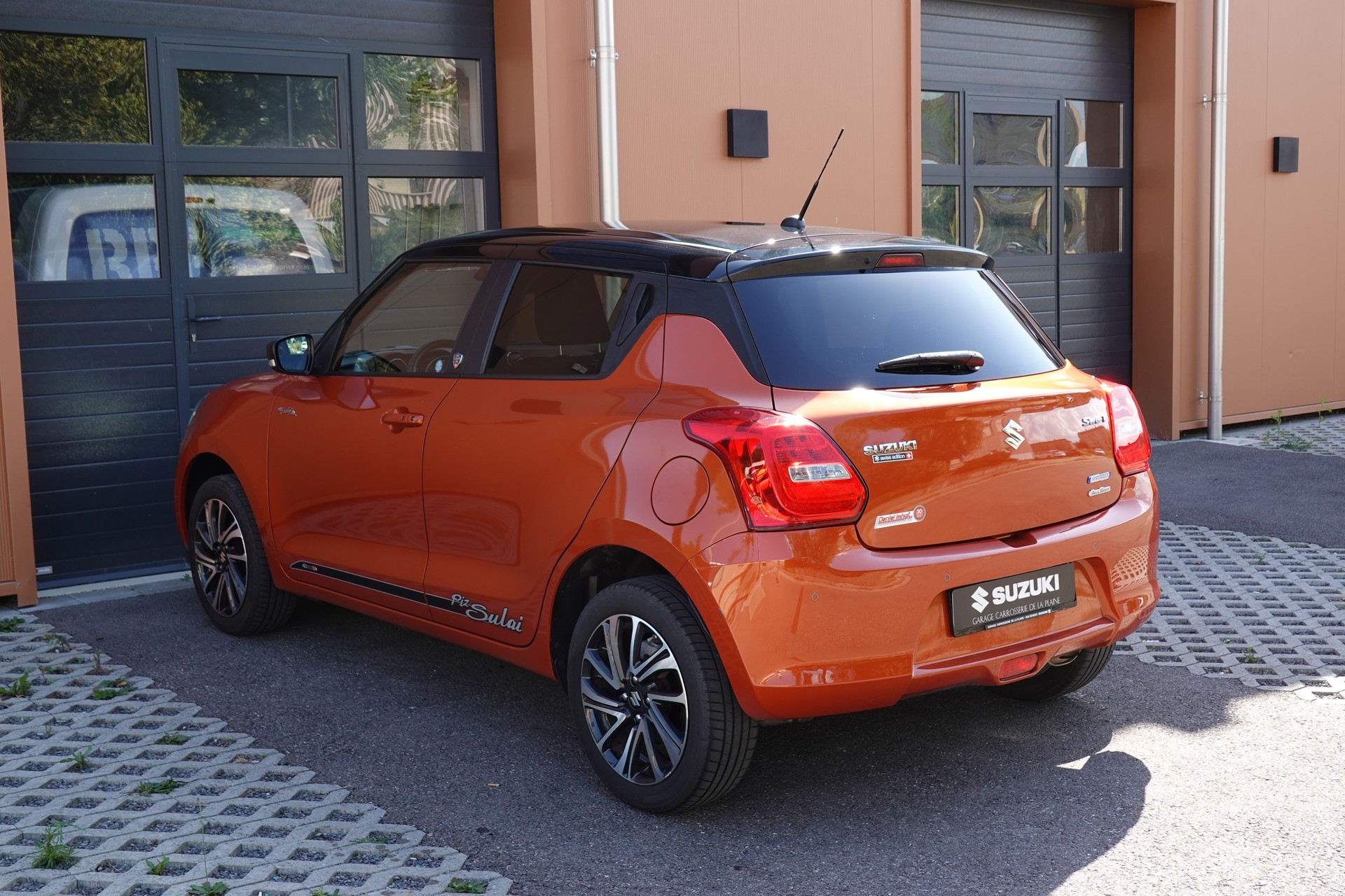 SUZUKI Swift 1.2i Piz Sulai Top Hybrid Allgrip 4x4 "CH Auto * Keyless * GPS * Caméra * Temp. Adapt"-image-9