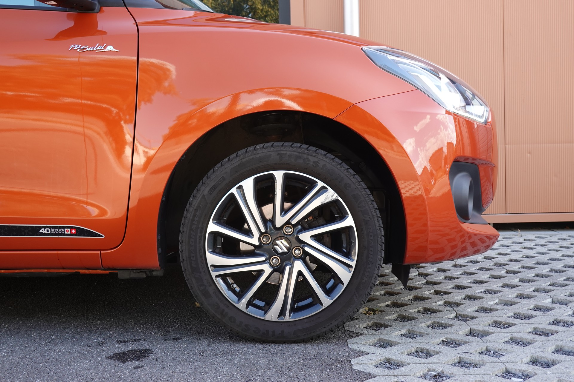 SUZUKI Swift 1.2i Piz Sulai Top Hybrid Allgrip 4x4 "CH Auto * Keyless * GPS * Caméra * Temp. Adapt"-image-4