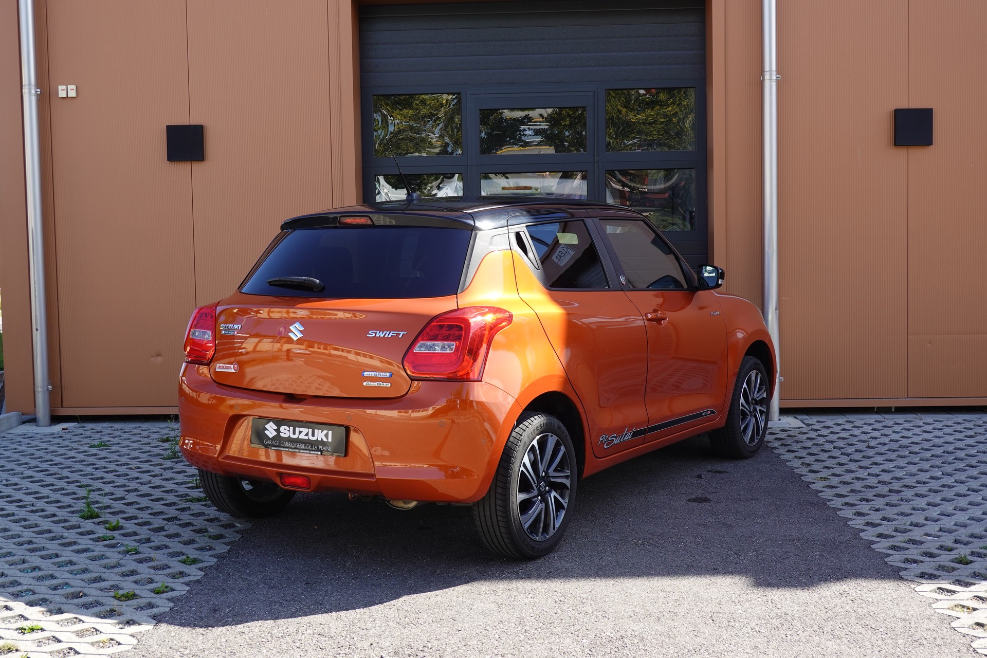 SUZUKI Swift 1.2i Piz Sulai Top Hybrid Allgrip 4x4 "CH Auto * Keyless * GPS * Caméra * Temp. Adapt"-image-7