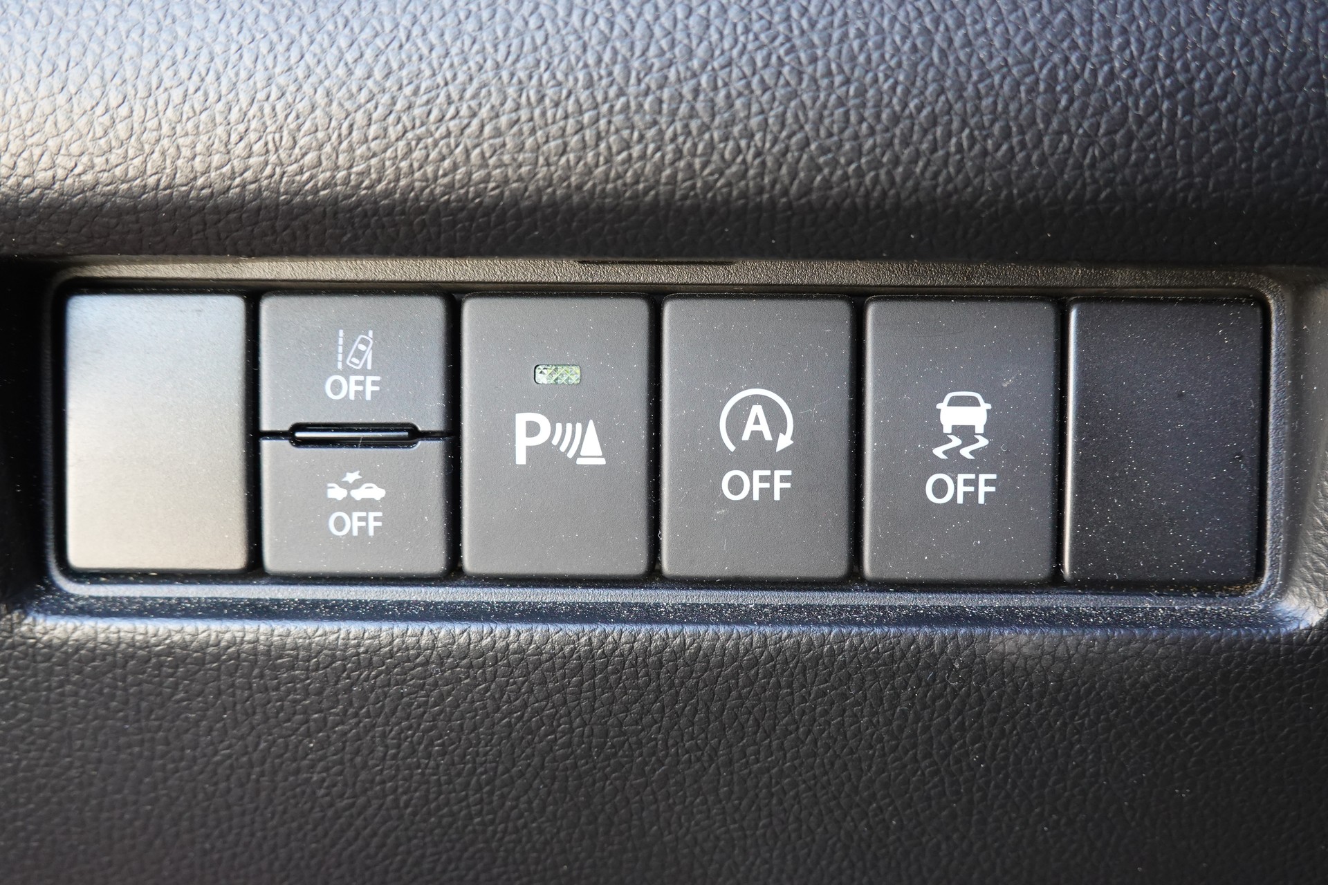 SUZUKI Swift 1.2i Piz Sulai Top Hybrid Allgrip 4x4 "CH Auto * Keyless * GPS * Caméra * Temp. Adapt"-image-18
