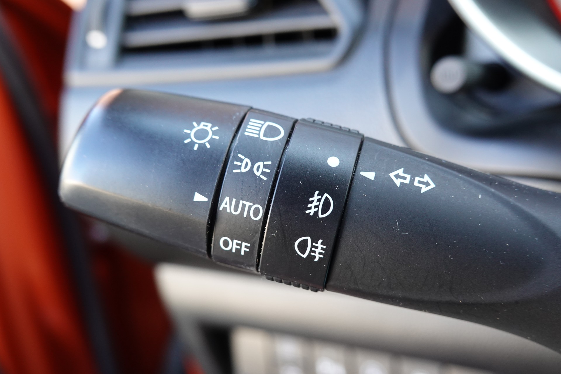 SUZUKI Swift 1.2i Piz Sulai Top Hybrid Allgrip 4x4 "CH Auto * Keyless * GPS * Caméra * Temp. Adapt"-image-13