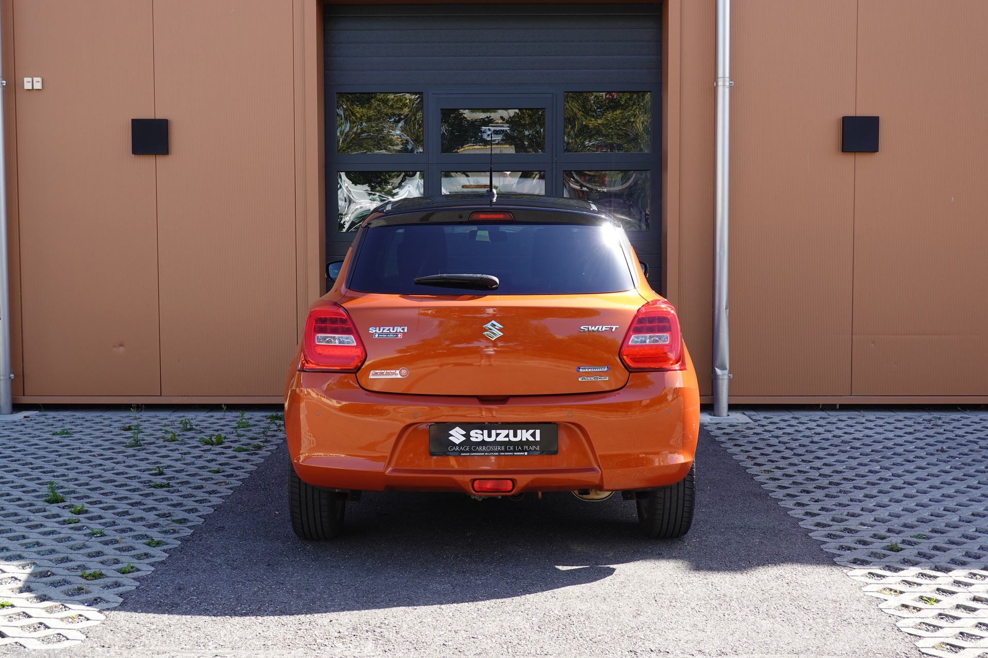 SUZUKI Swift 1.2i Piz Sulai Top Hybrid Allgrip 4x4 "CH Auto * Keyless * GPS * Caméra * Temp. Adapt"-image-8