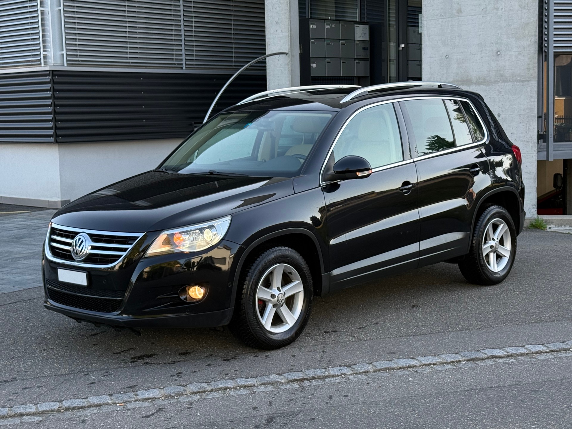 VW Tiguan 2.0 TDI Trend&Fun Tiptronic-image-0