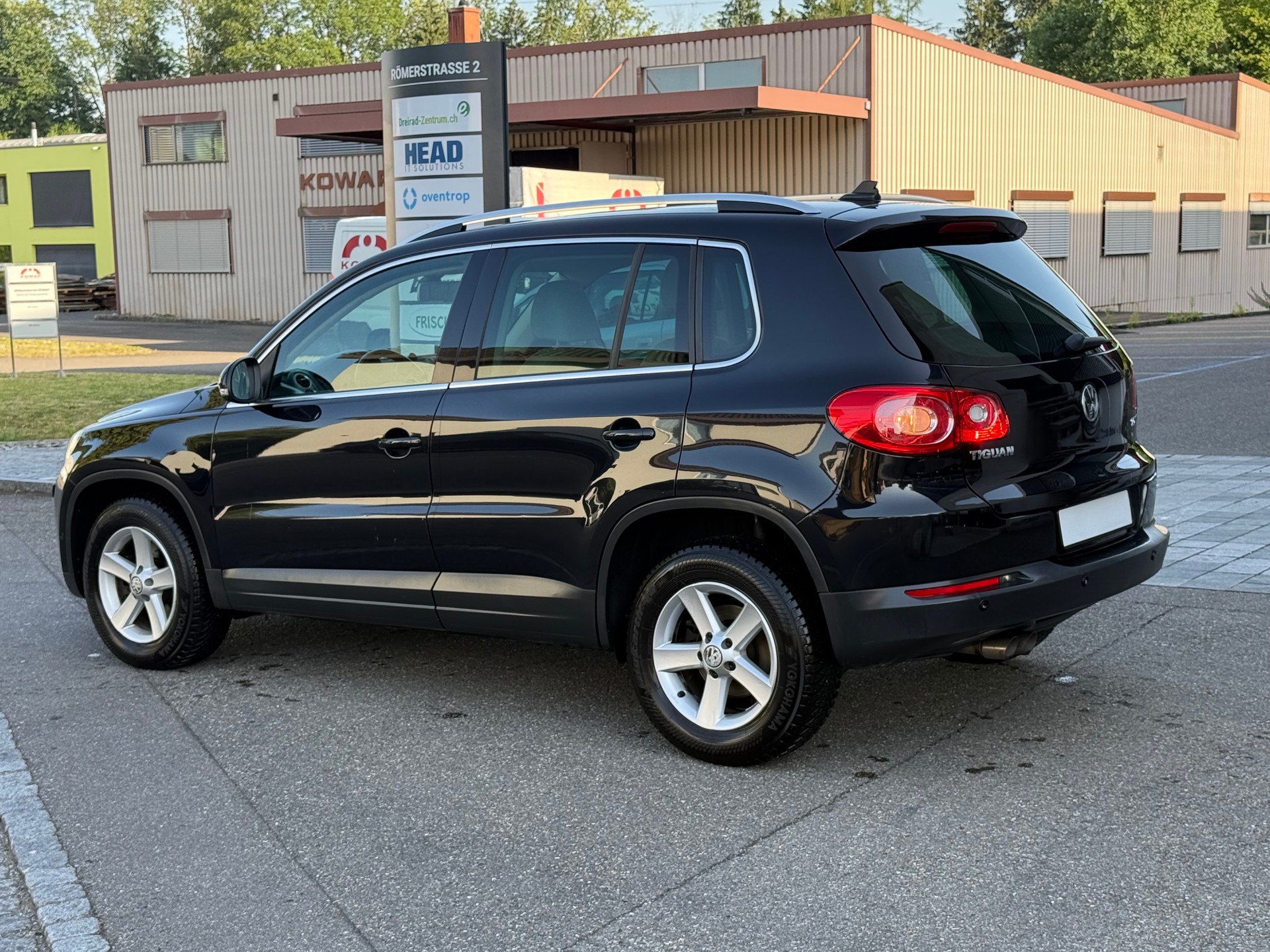 VW Tiguan 2.0 TDI Trend&Fun Tiptronic-image-1