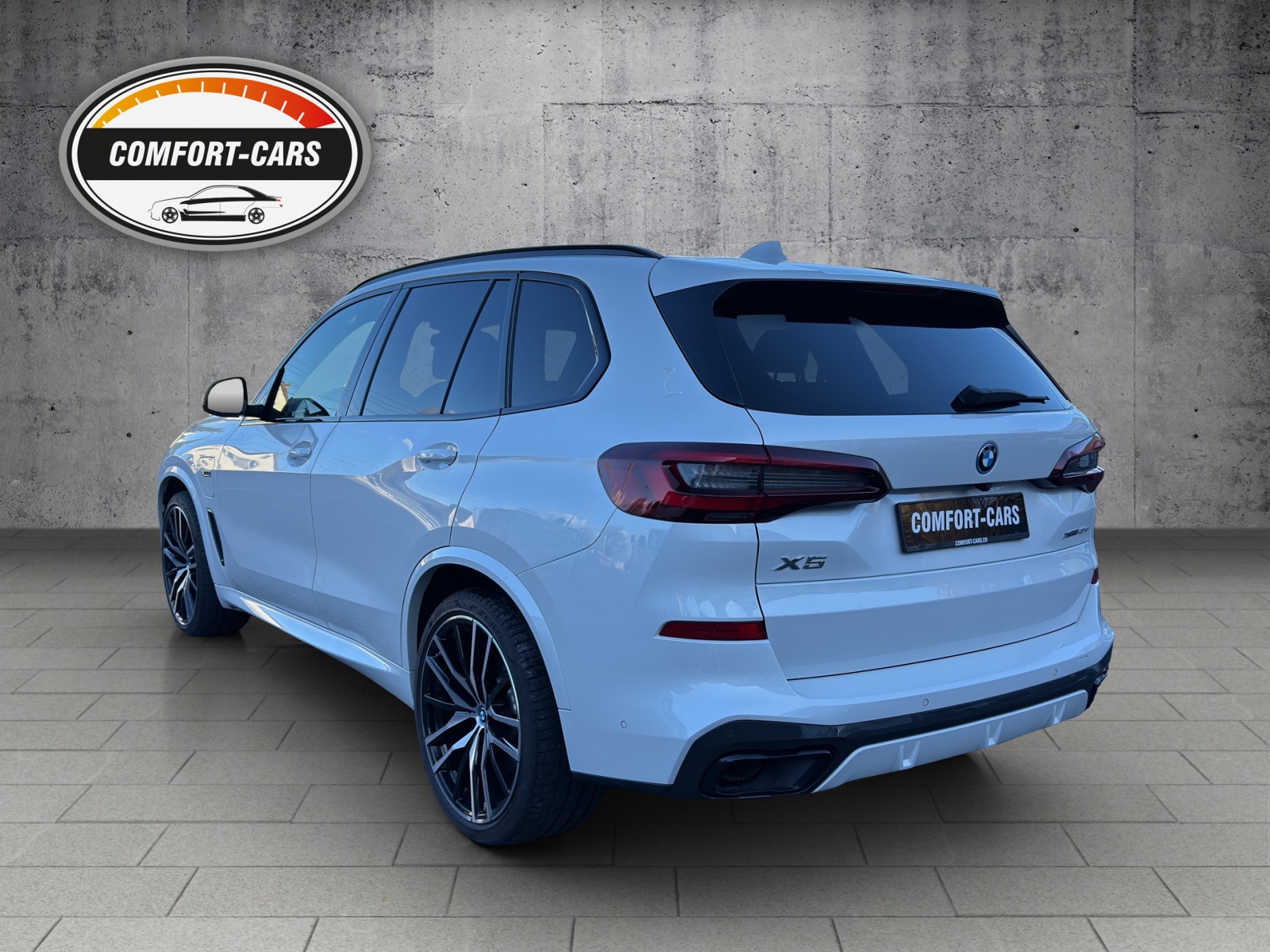 BMW X5 xDrive45e M Sport Steptronic Mineralweiss met.-image-3