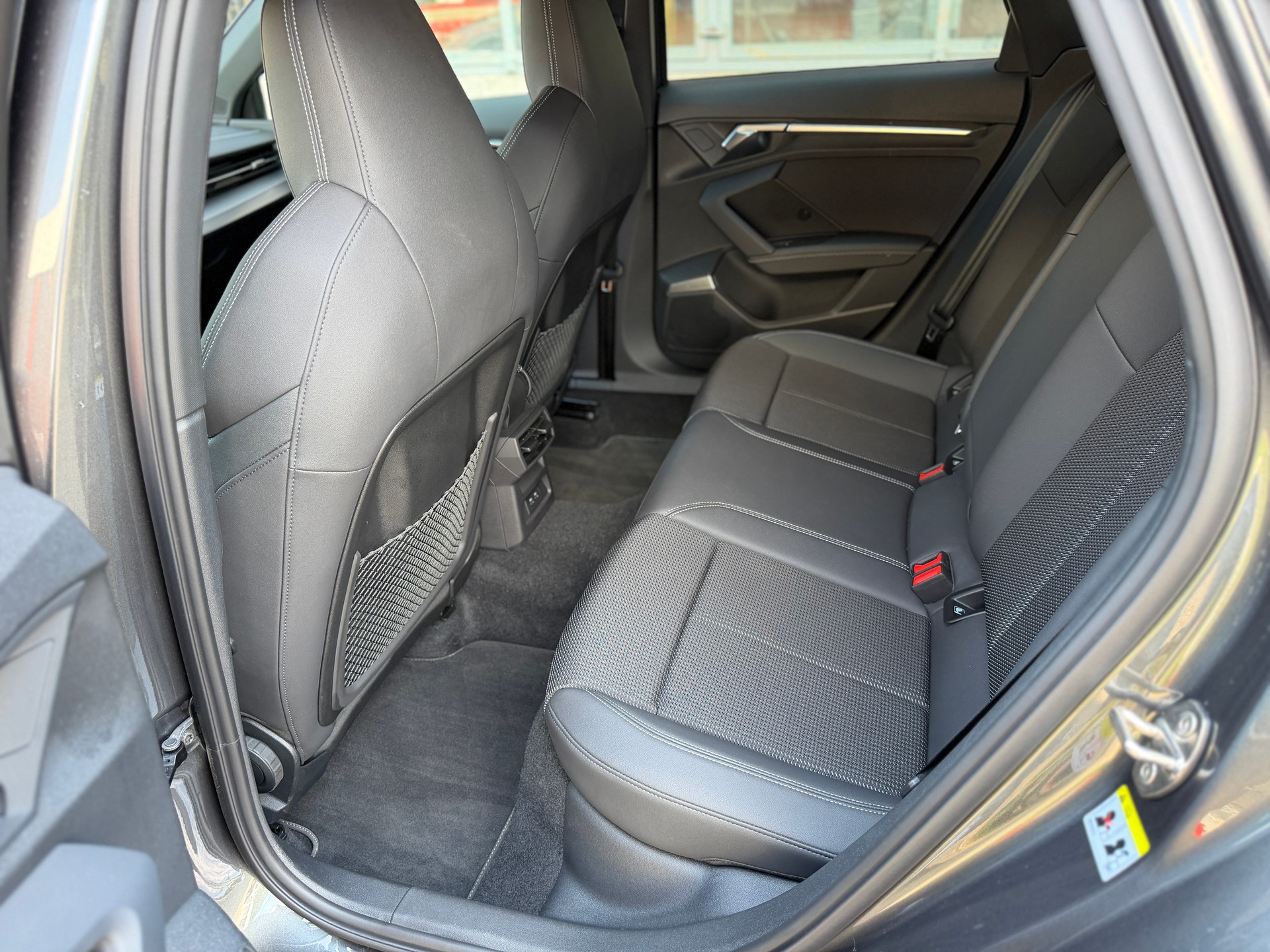 AUDI S3 Sportback 2.0 TFSI quattro S-tronic-image-11