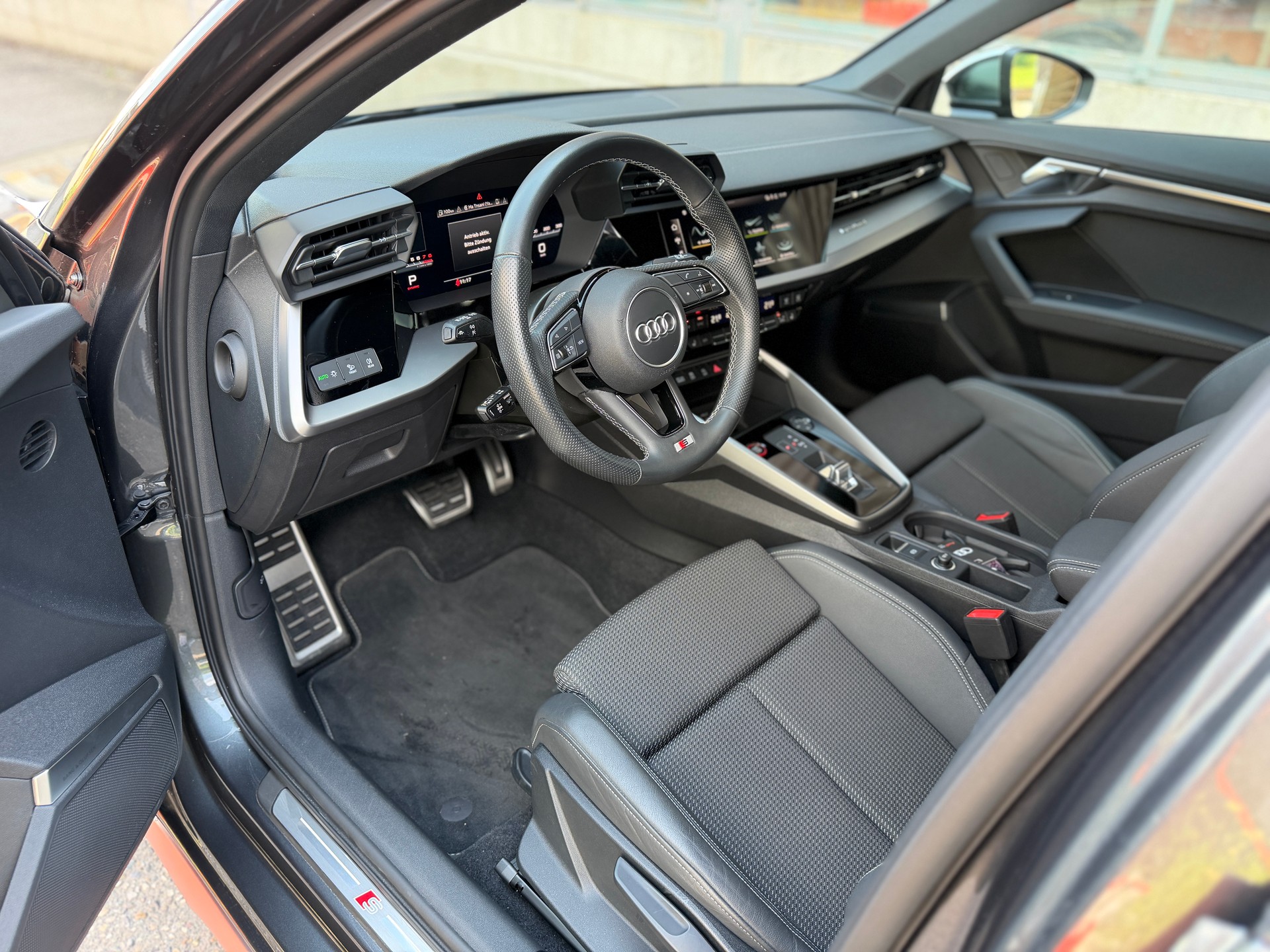 AUDI S3 Sportback 2.0 TFSI quattro S-tronic-image-9
