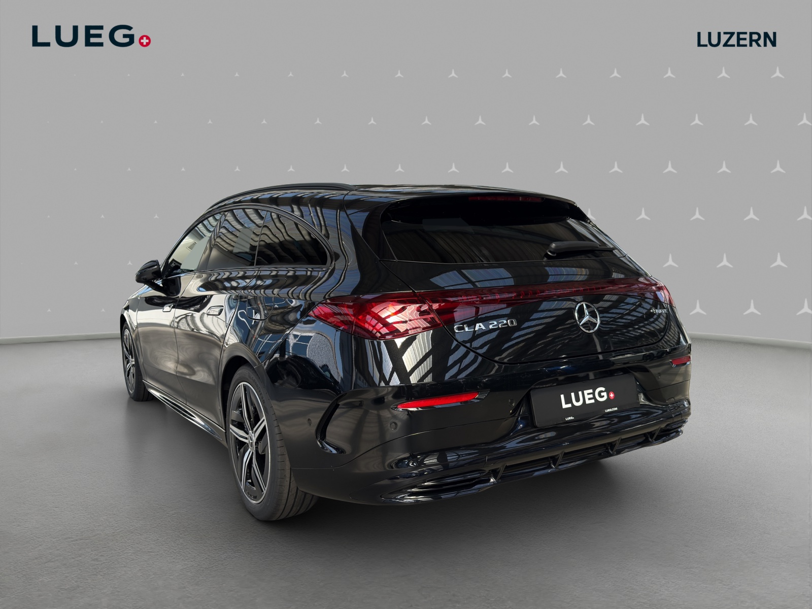 MERCEDES-BENZ CLA Shooting Brake 220 4Matic 8G-DCT-image-2