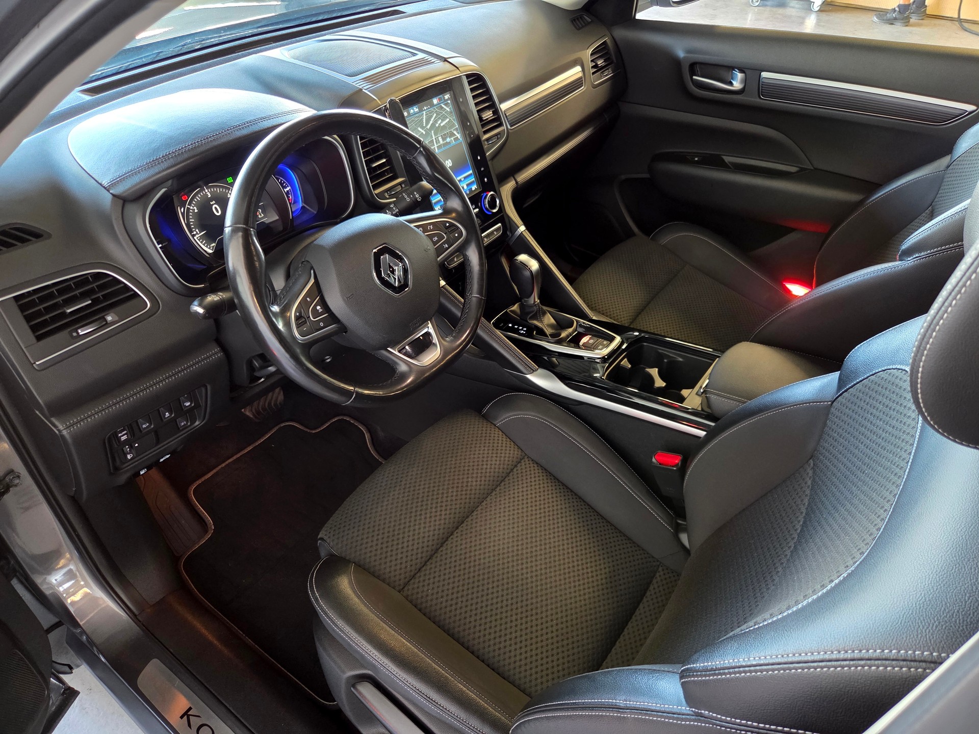 RENAULT Koleos 2.0 Blue dCi techno X-Tronic 4WD-image-3