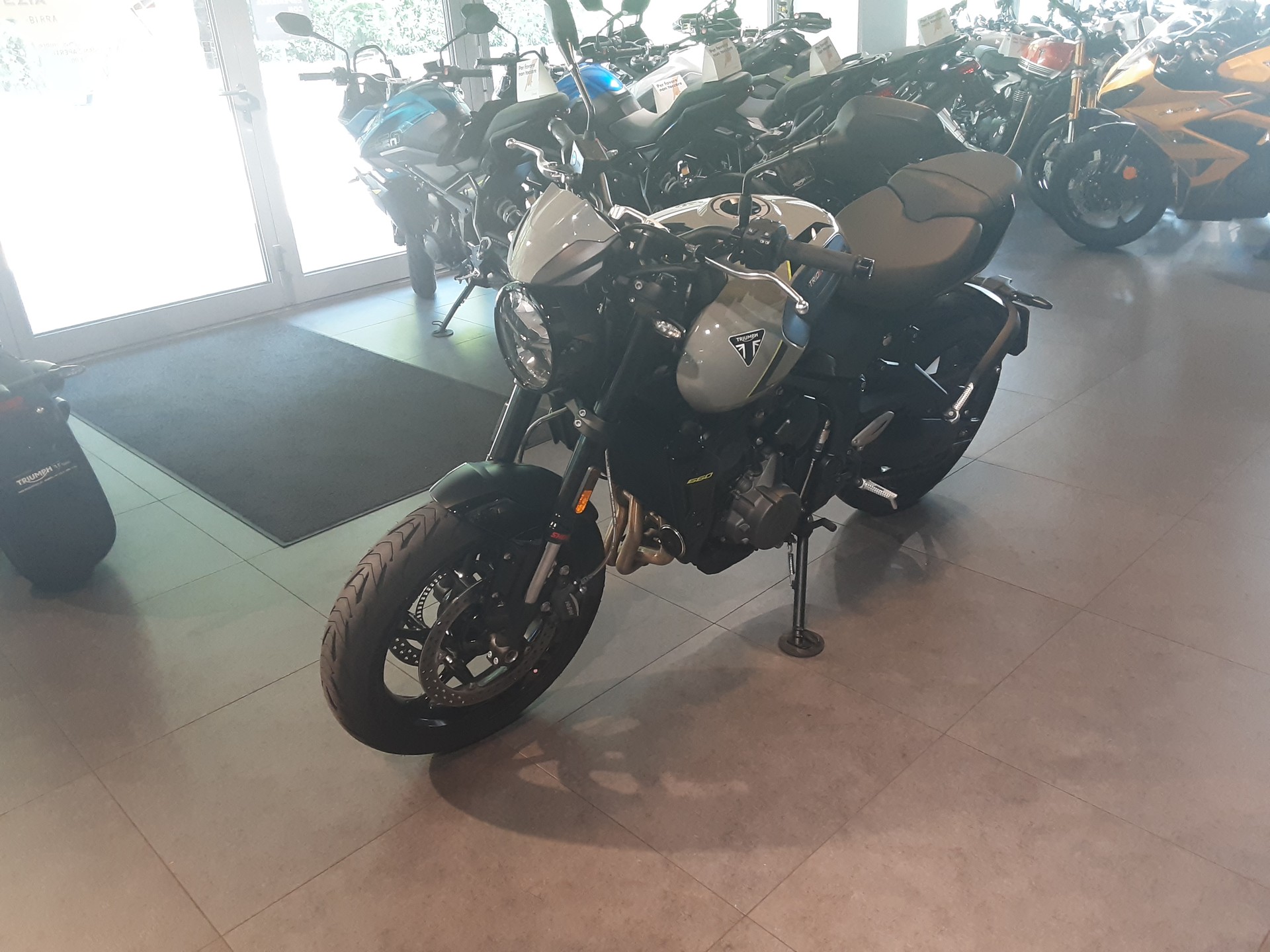 TRIUMPH 660-image-2