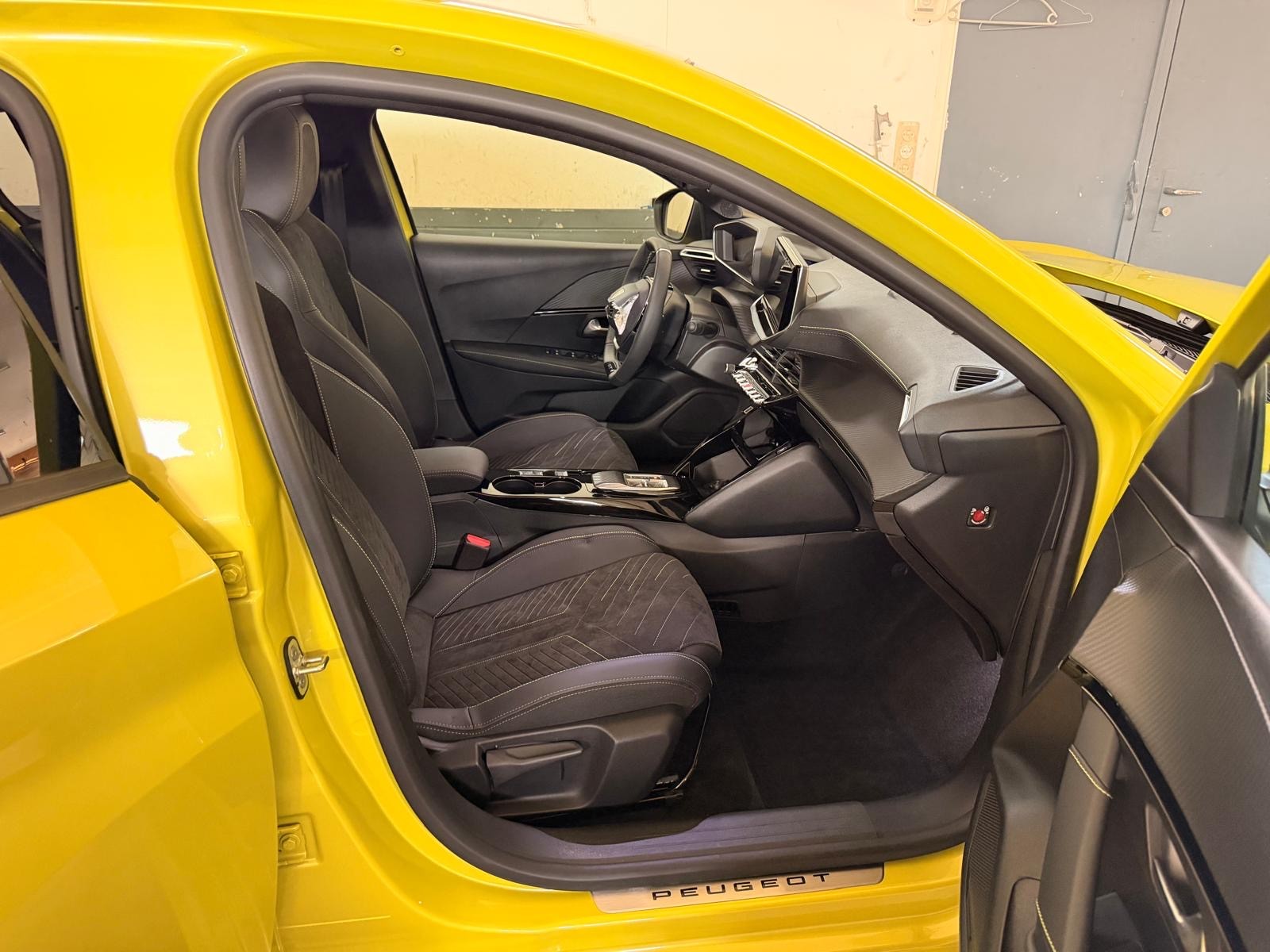 PEUGEOT 208 Elektrik 115kW GT-image-11