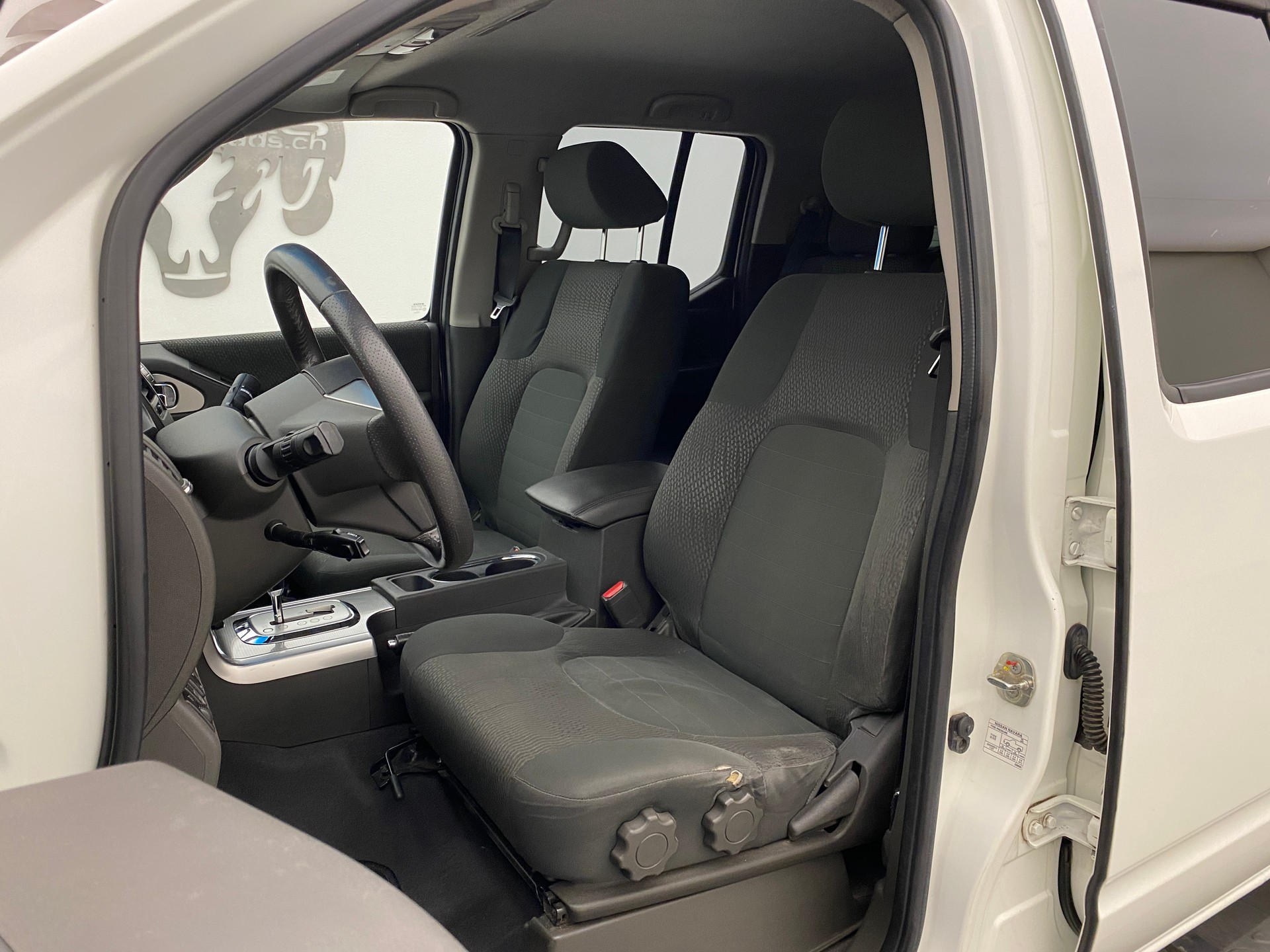 NISSAN Navara 2.5 4WD-image-8