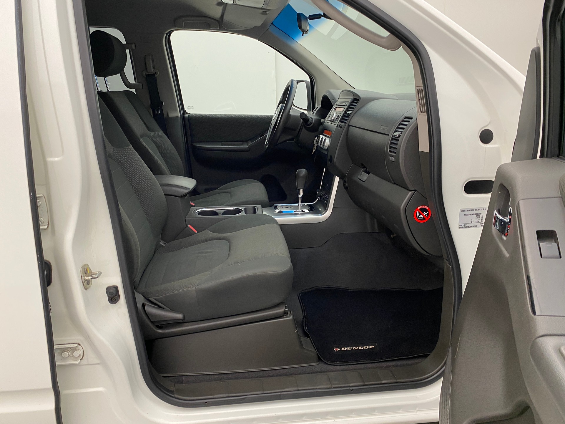 NISSAN Navara 2.5 4WD-image-11