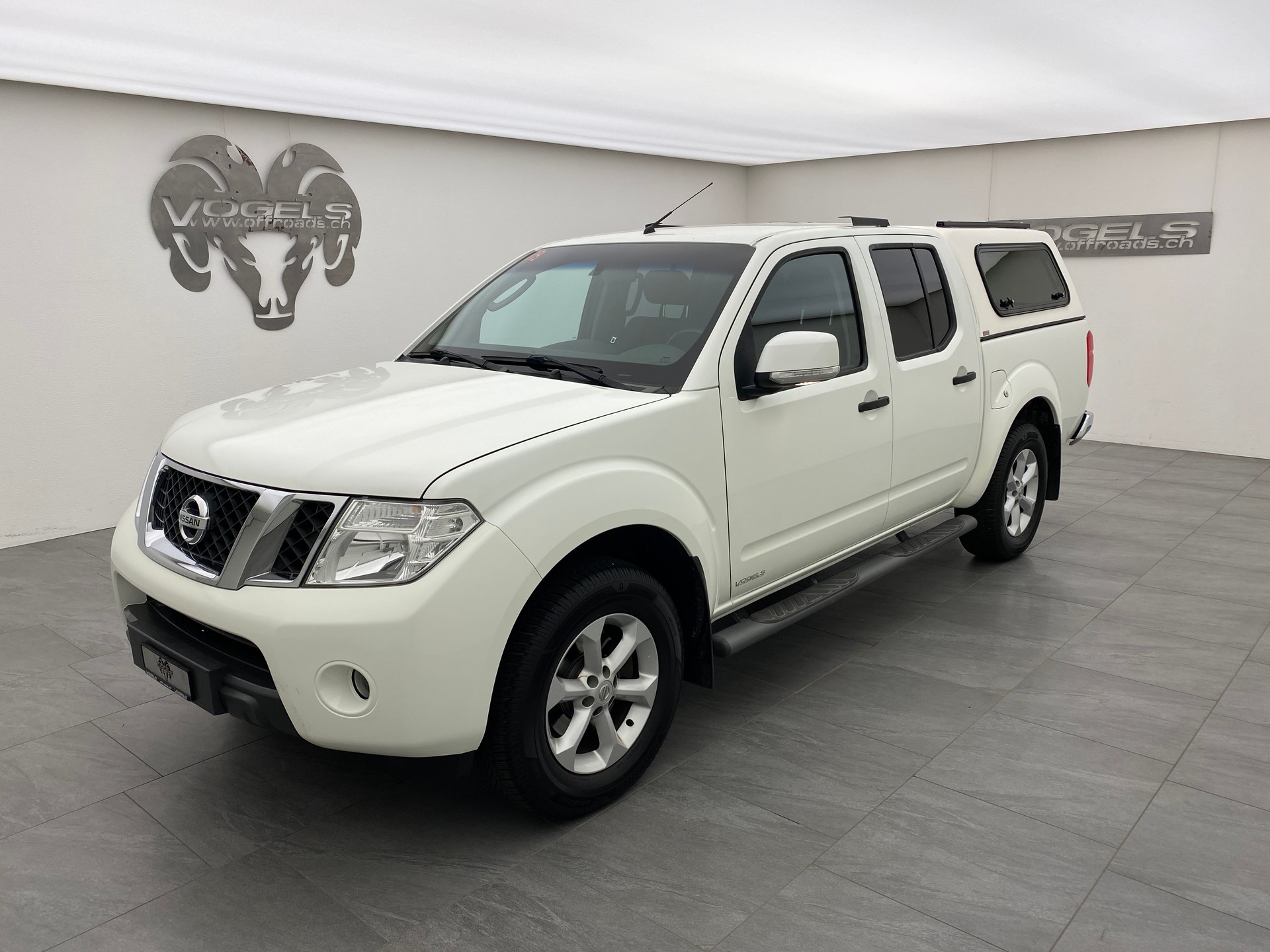 NISSAN Navara 2.5 4WD-image-0