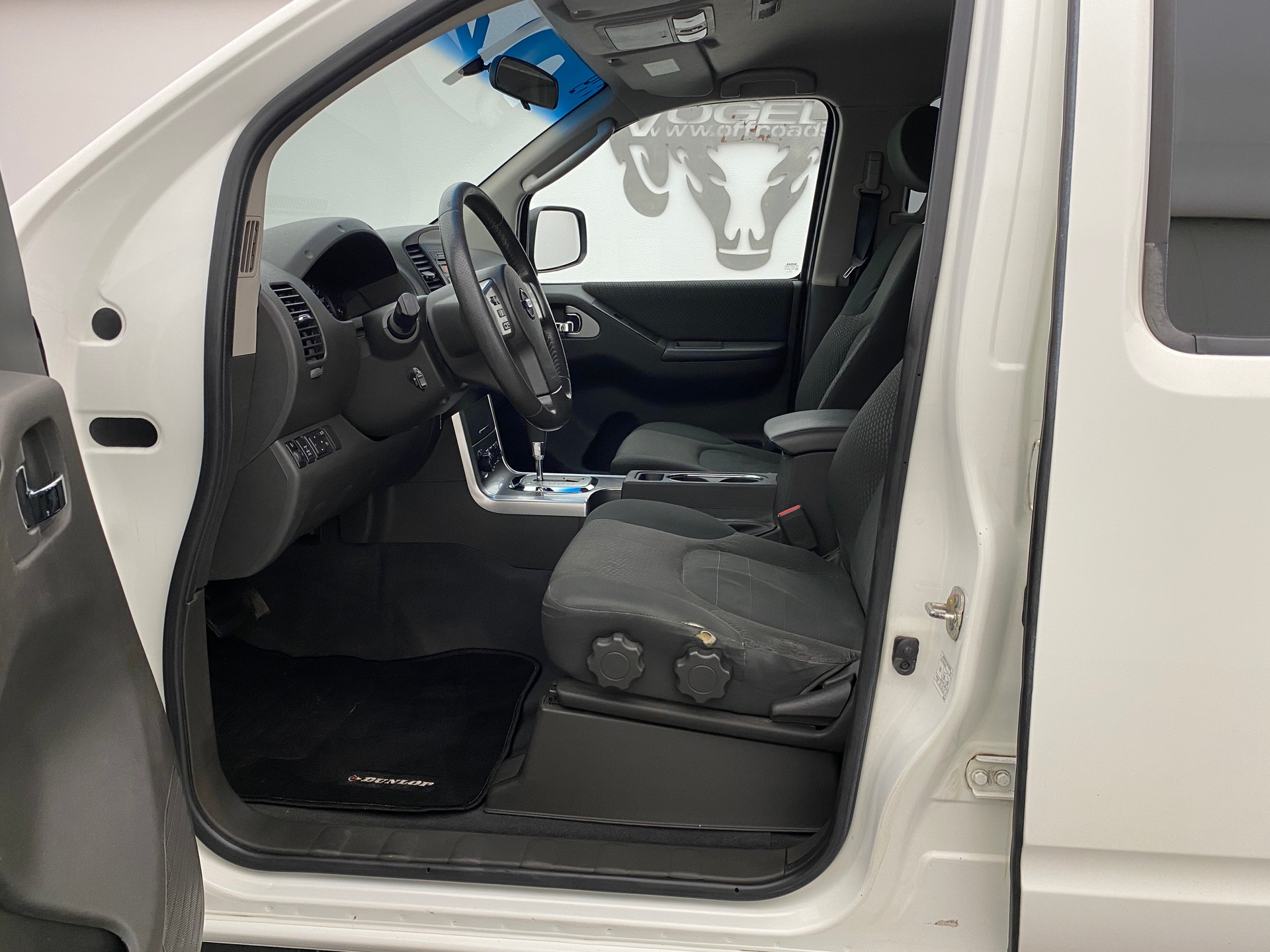 NISSAN Navara 2.5 4WD-image-9