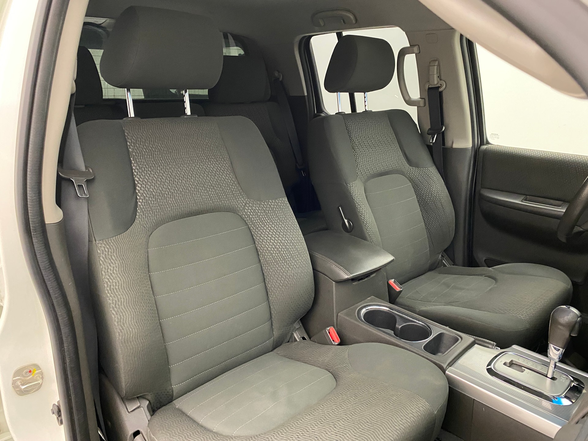 NISSAN Navara 2.5 4WD-image-10