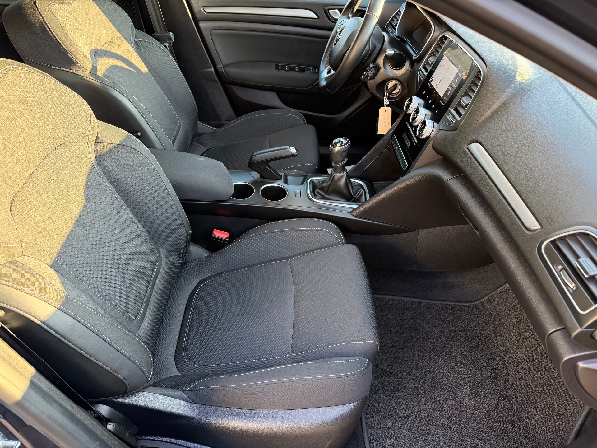 RENAULT Mégane Berline 1.3 16V Turbo Zen-image-5