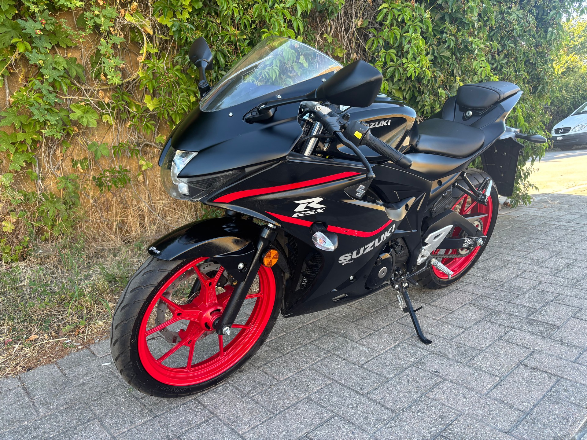 SUZUKI GSX-R 125-image-5