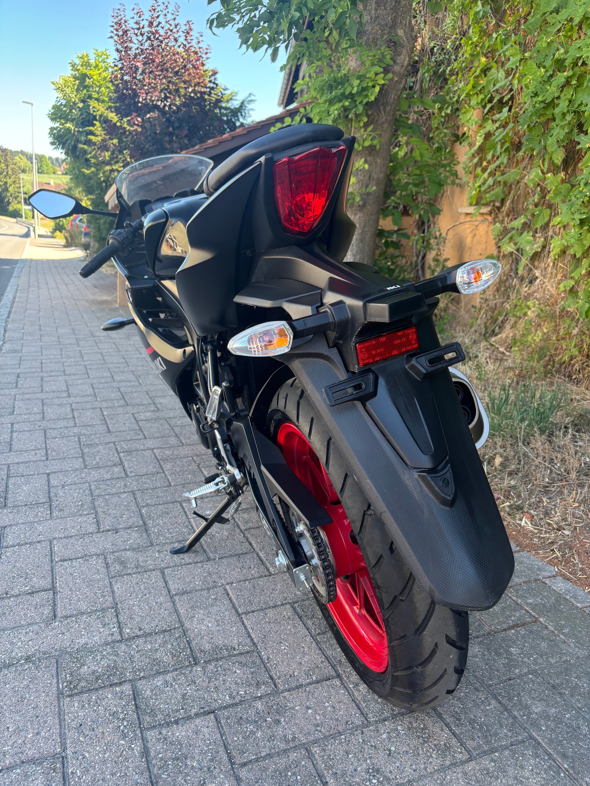 SUZUKI GSX-R 125-image-8