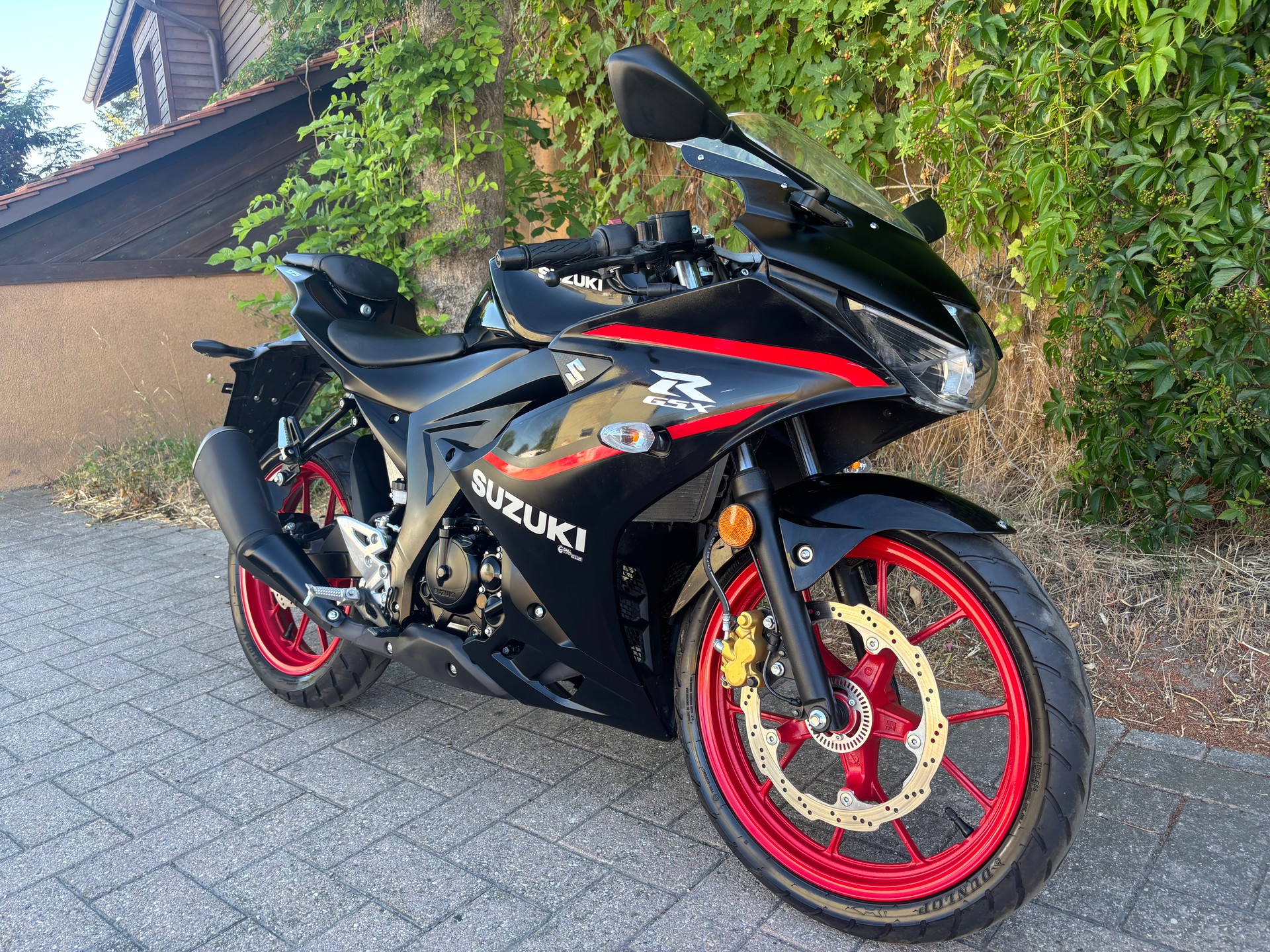 SUZUKI GSX-R 125-image-2