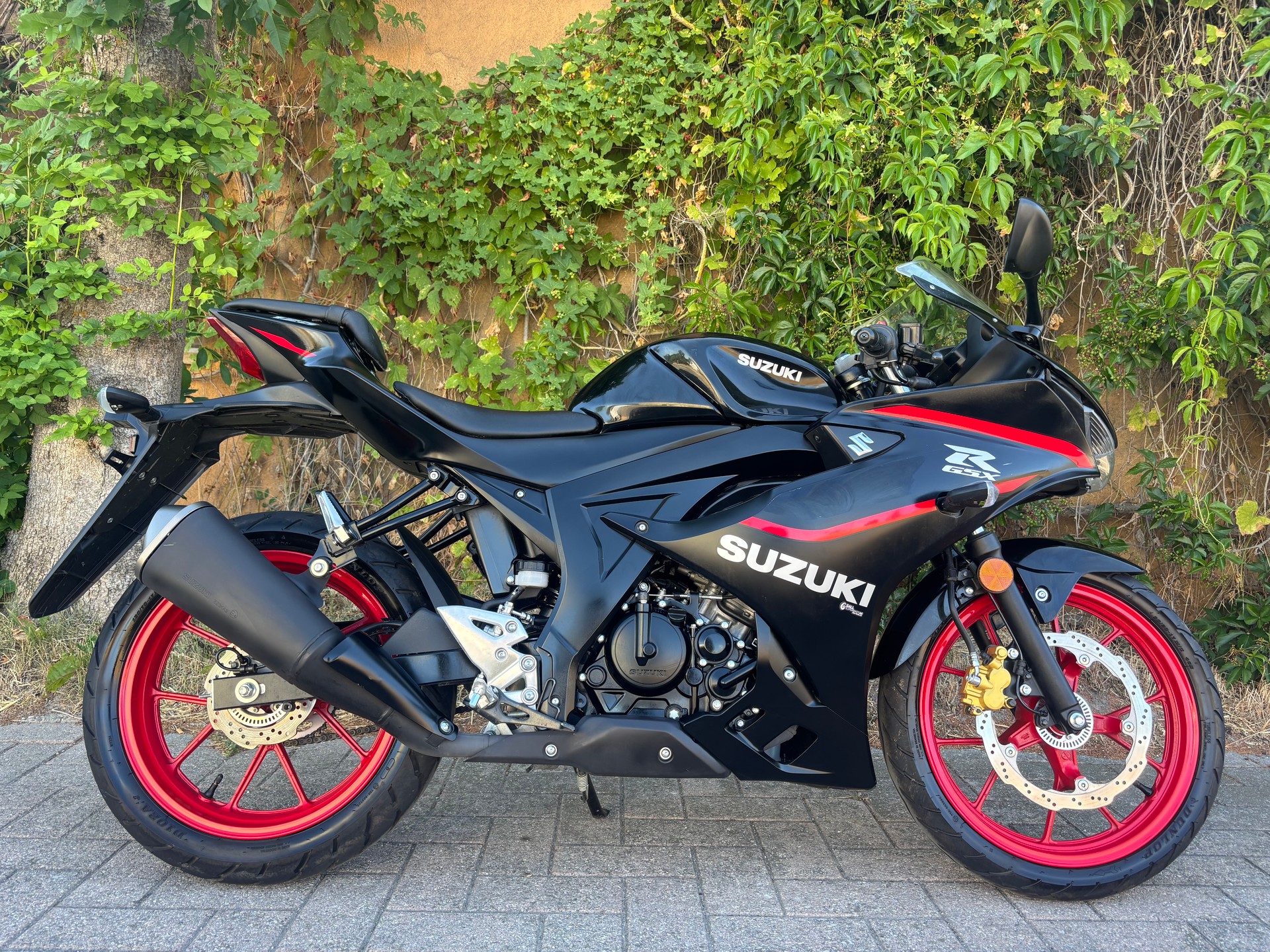 SUZUKI GSX-R 125-image-1