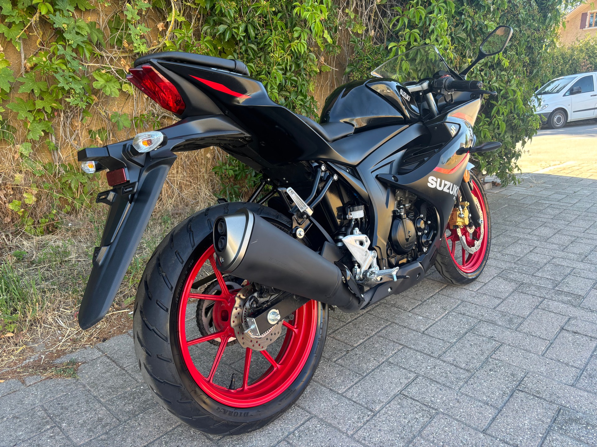 SUZUKI GSX-R 125-image-10