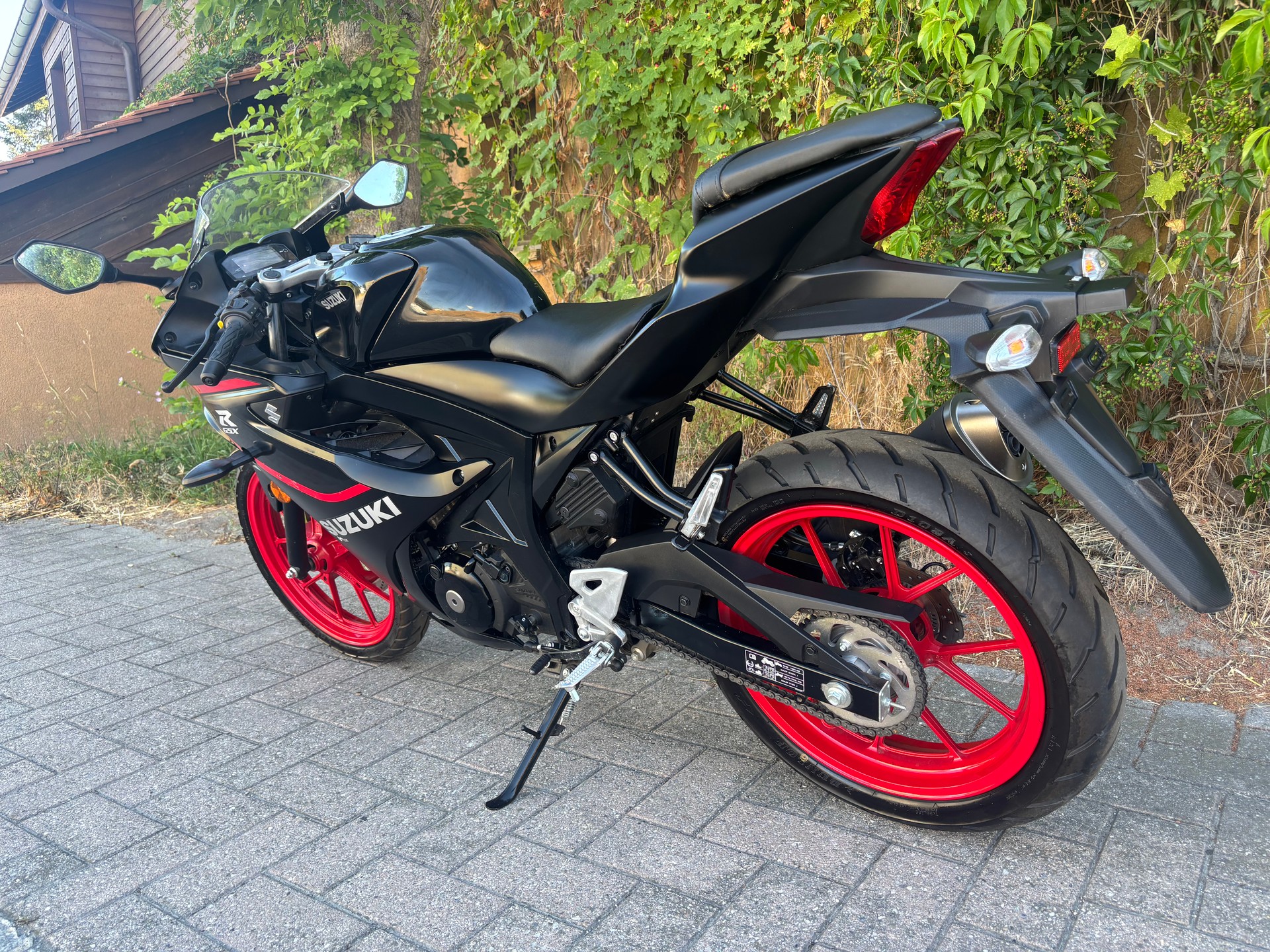 SUZUKI GSX-R 125-image-7