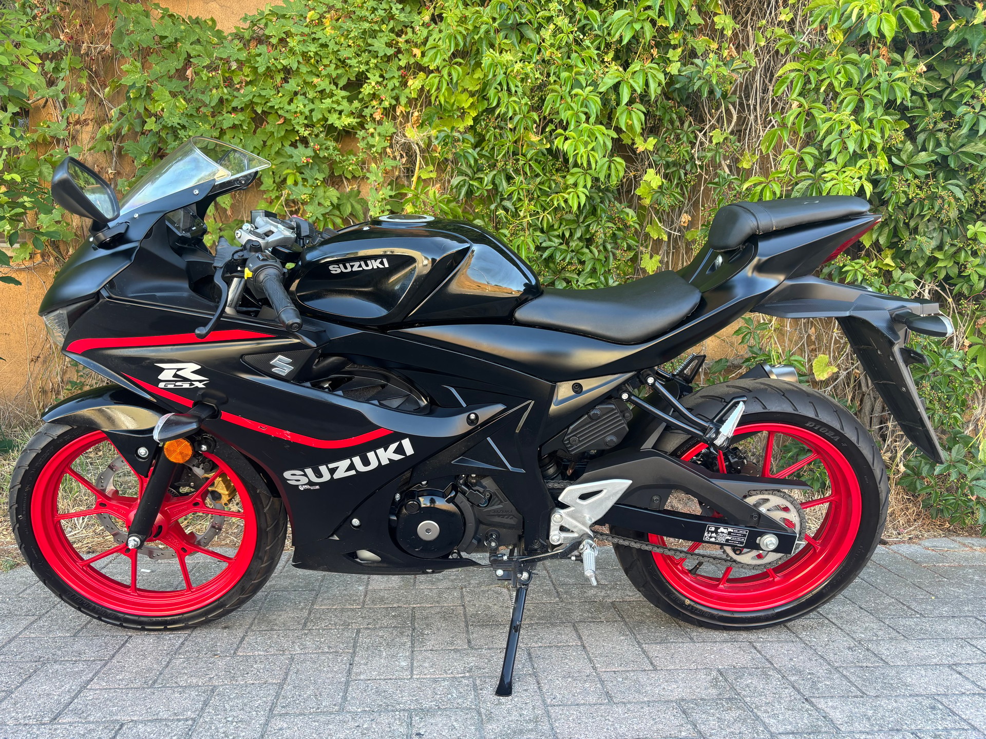 SUZUKI GSX-R 125-image-6
