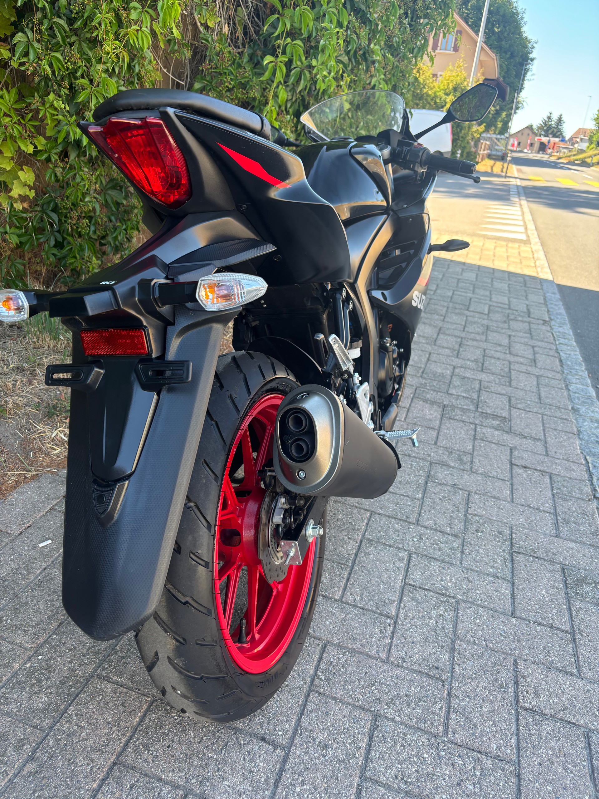 SUZUKI GSX-R 125-image-9