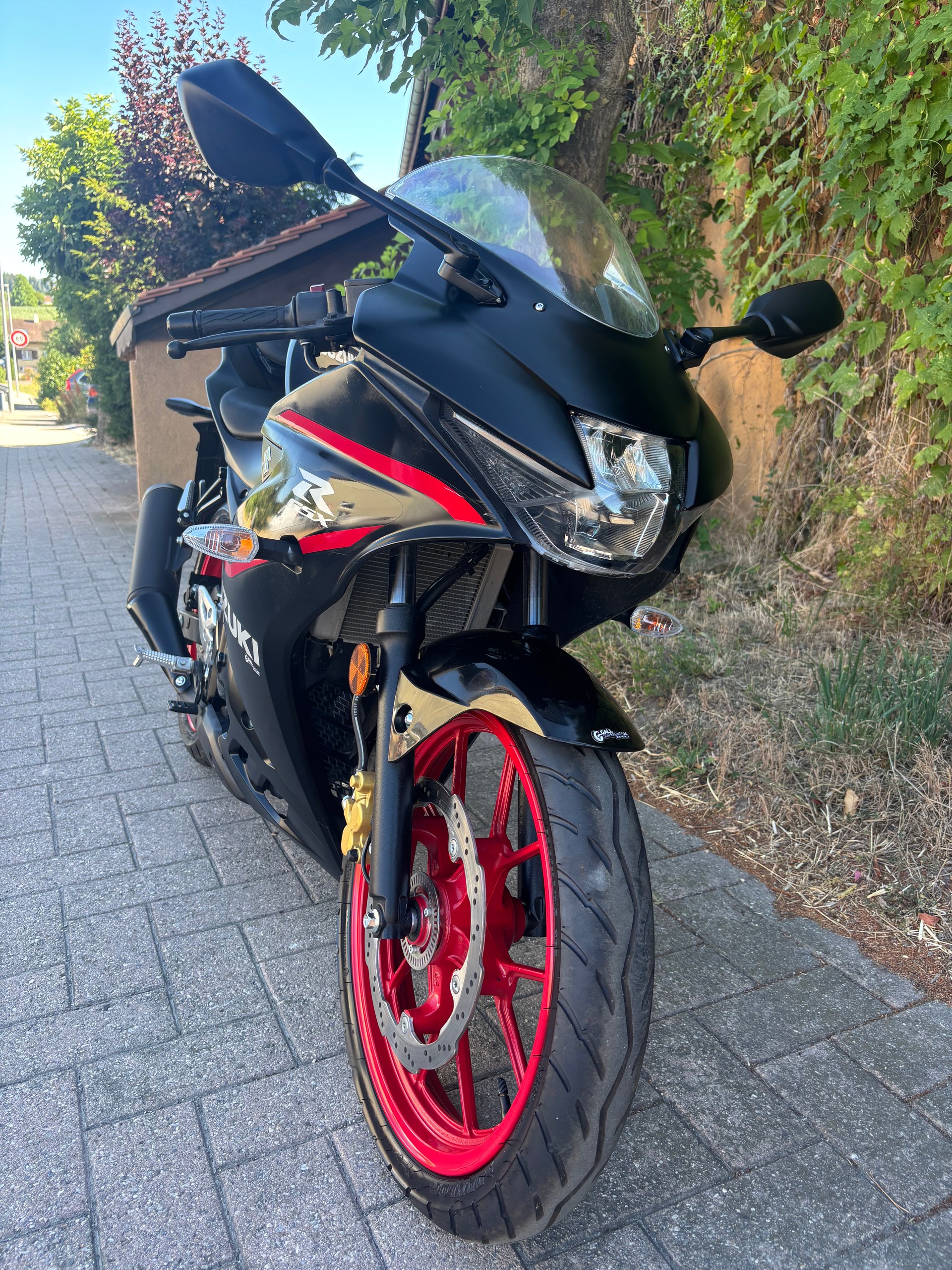 SUZUKI GSX-R 125-image-3