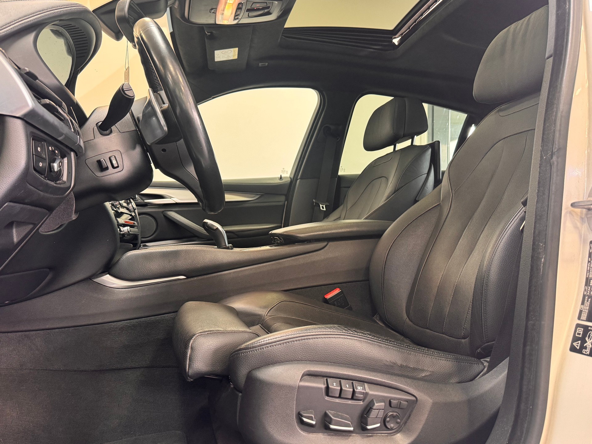 BMW X6 M50d Steptronic *Softclose / Glasdach / 360 Kamera / Dachhimmel Alcantara / Fond-Entertainment / Adaptive LED*-image-7