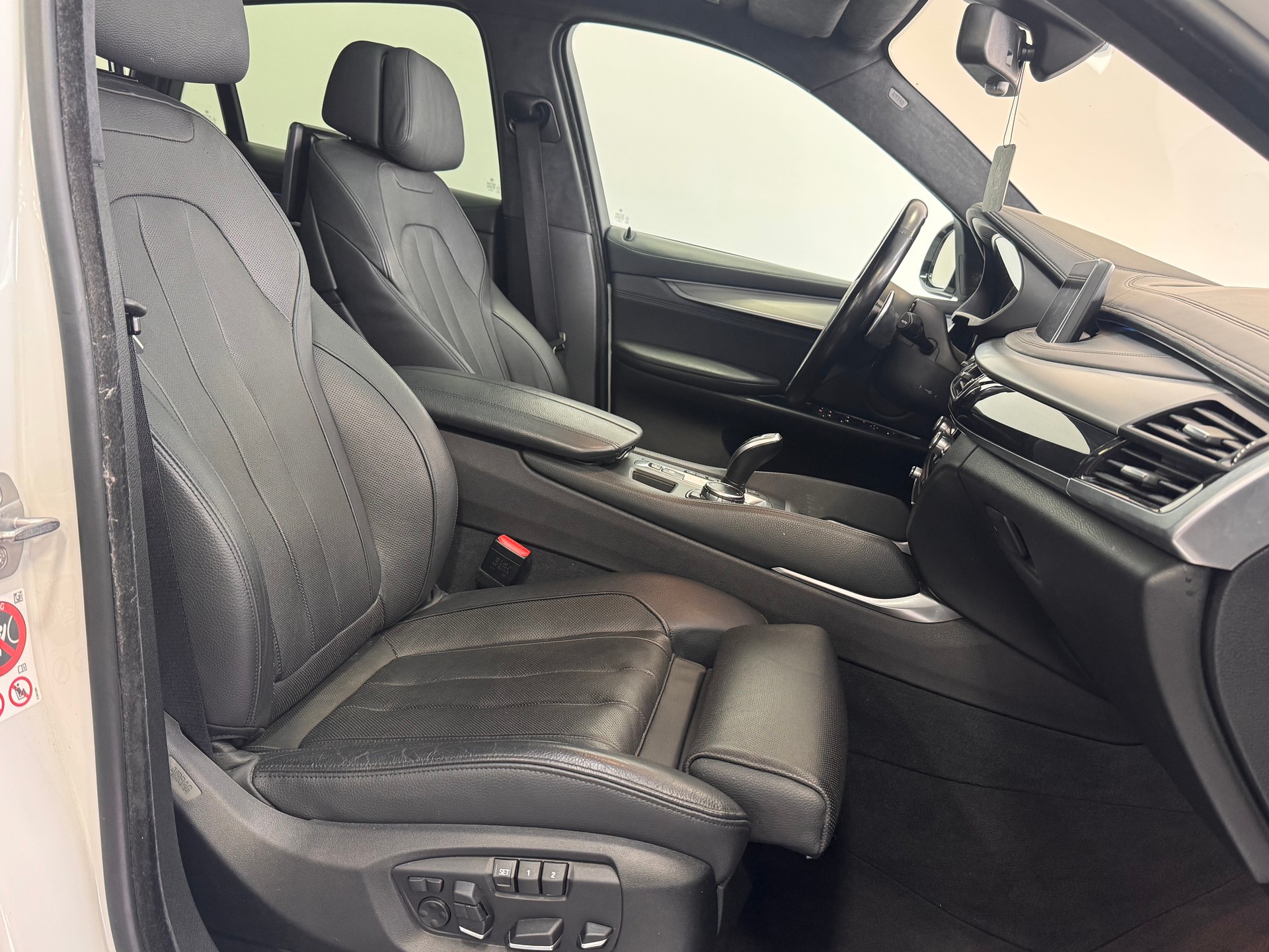 BMW X6 M50d Steptronic *Softclose / Glasdach / 360 Kamera / Dachhimmel Alcantara / Fond-Entertainment / Adaptive LED*-image-10
