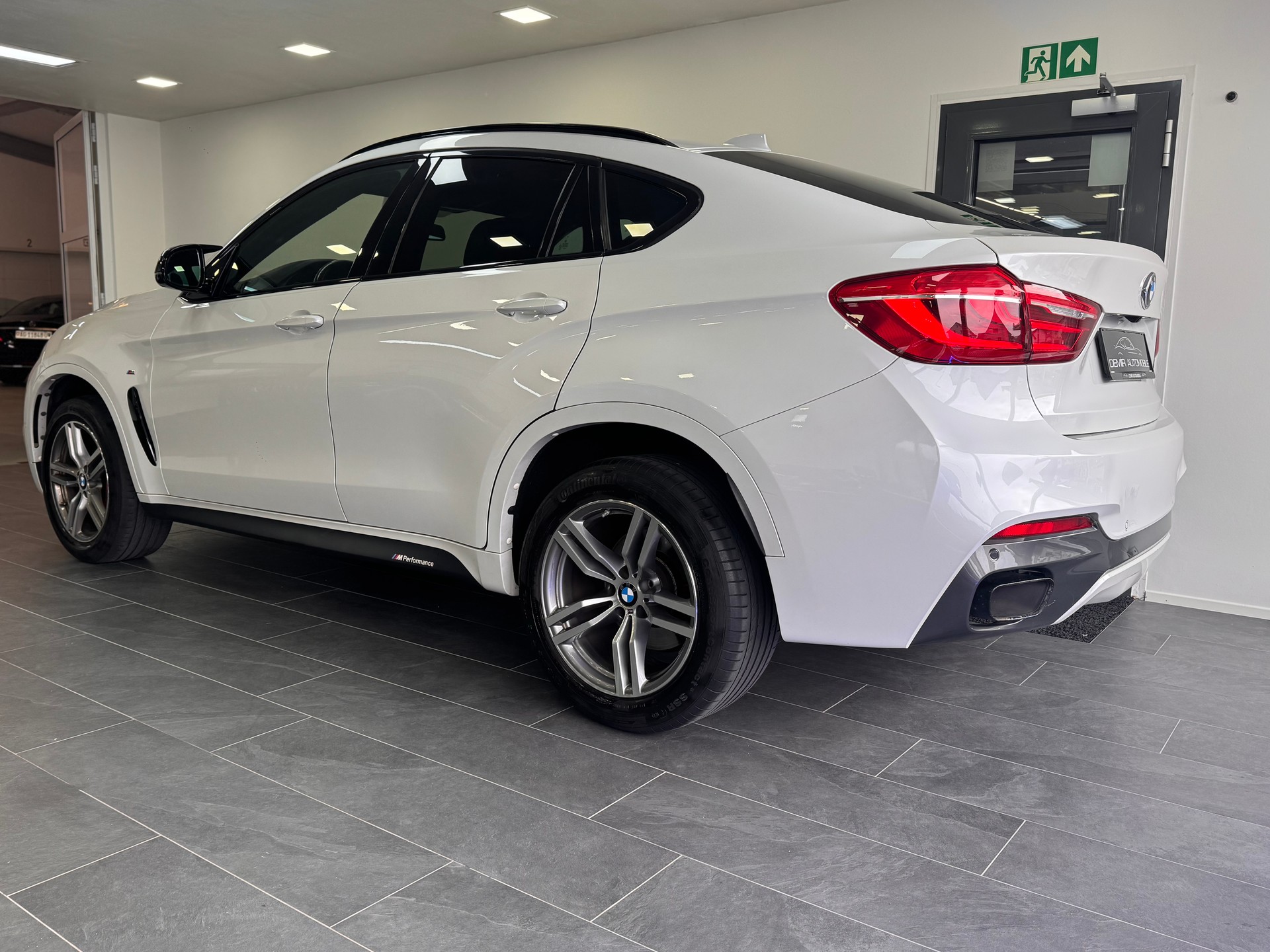 BMW X6 M50d Steptronic *Softclose / Glasdach / 360 Kamera / Dachhimmel Alcantara / Fond-Entertainment / Adaptive LED*-image-5