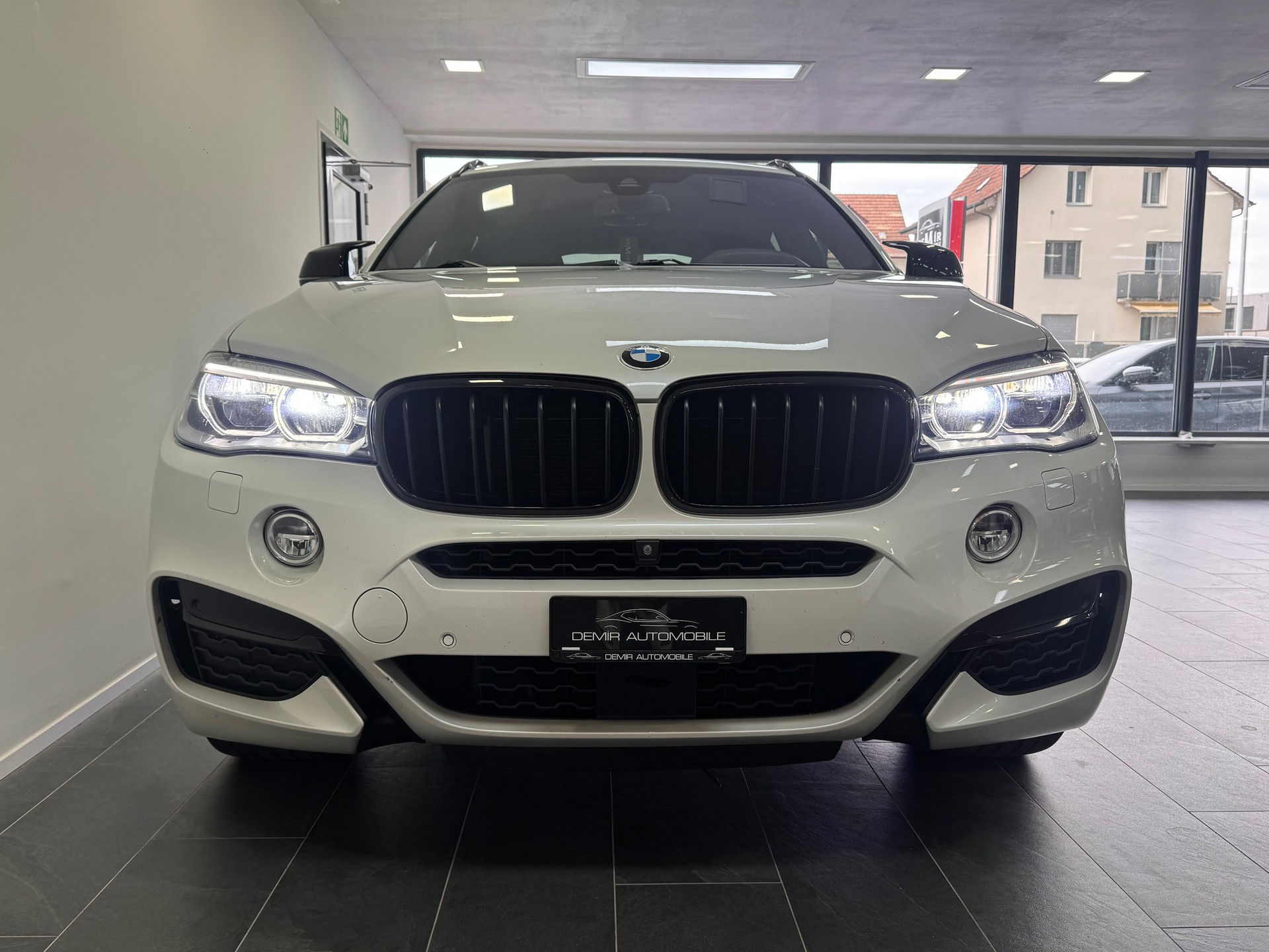 BMW X6 M50d Steptronic *Softclose / Glasdach / 360 Kamera / Dachhimmel Alcantara / Fond-Entertainment / Adaptive LED*-image-1