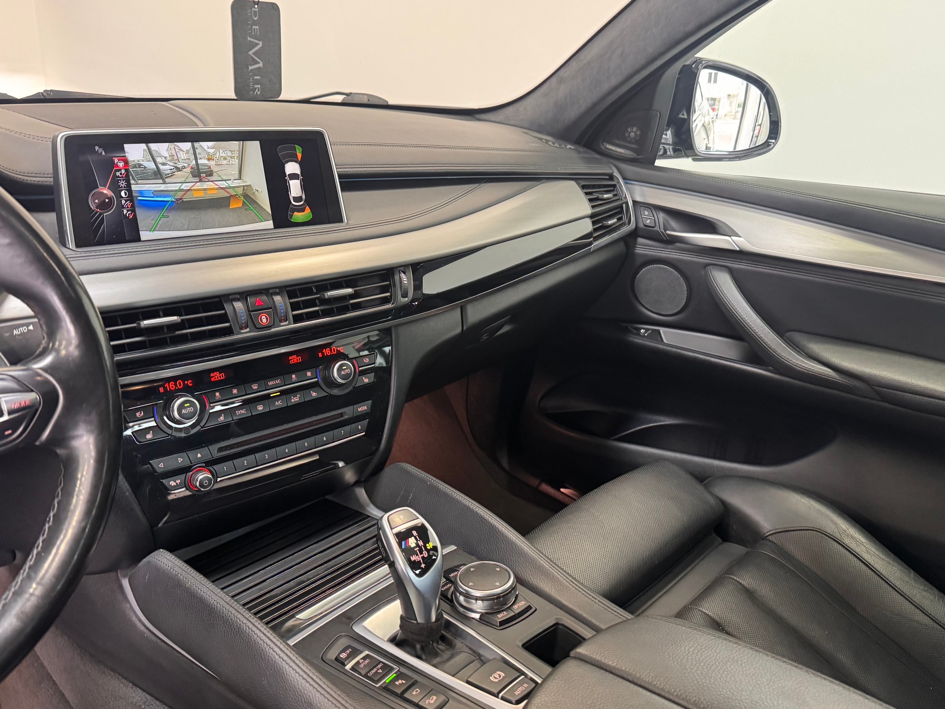 BMW X6 M50d Steptronic *Softclose / Glasdach / 360 Kamera / Dachhimmel Alcantara / Fond-Entertainment / Adaptive LED*-image-12