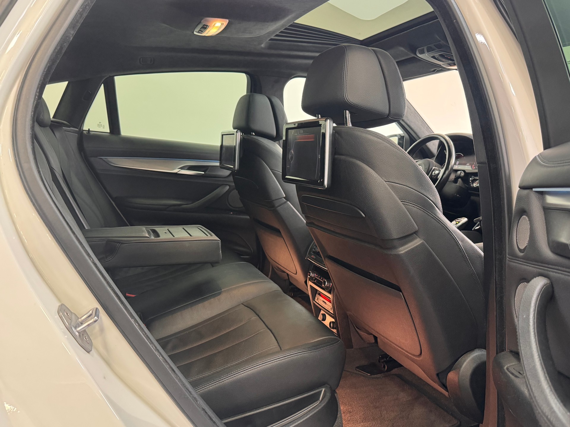 BMW X6 M50d Steptronic *Softclose / Glasdach / 360 Kamera / Dachhimmel Alcantara / Fond-Entertainment / Adaptive LED*-image-9