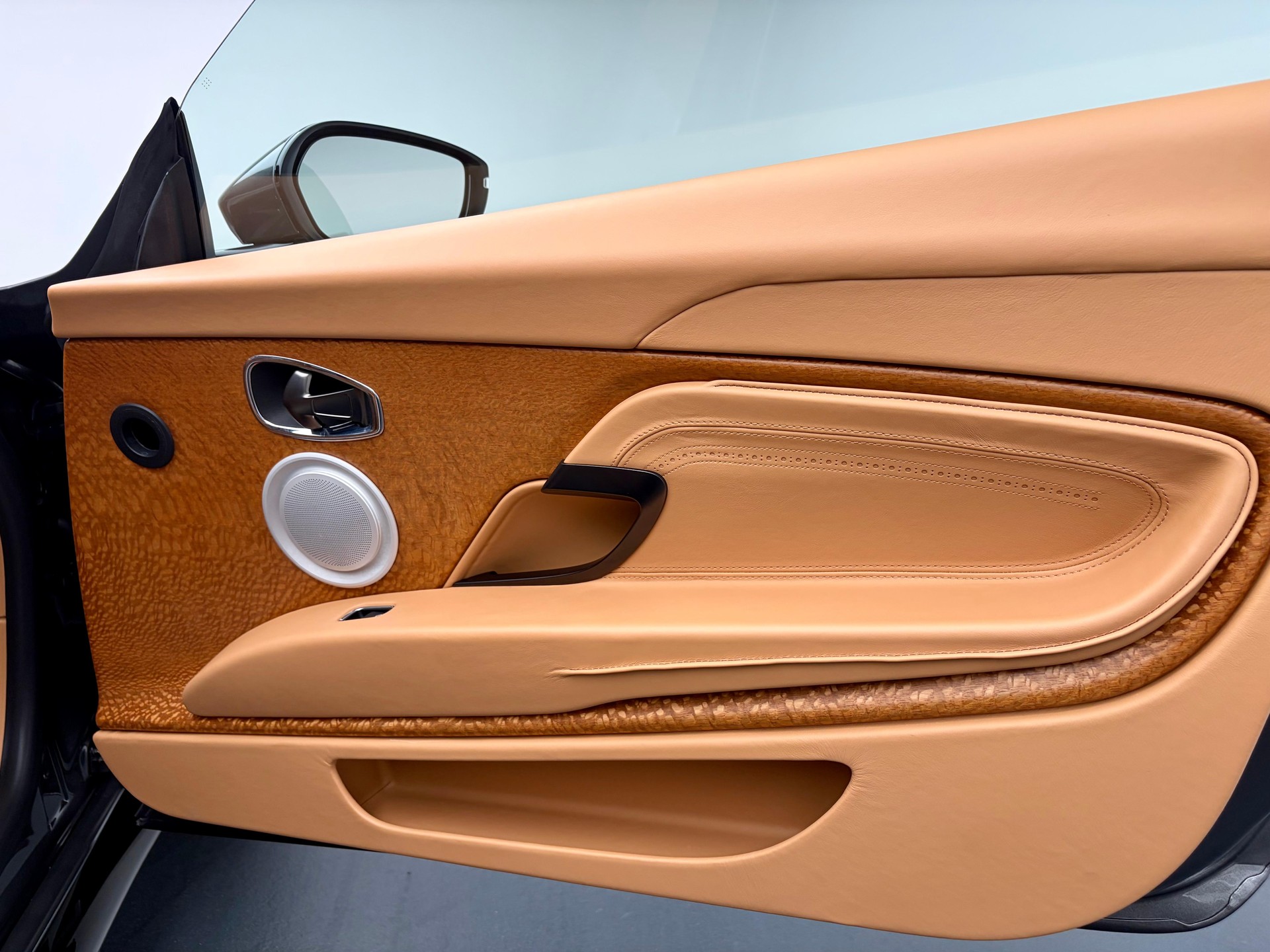 ASTON MARTIN DB11 Coupé 5.2 V12 Bi-Turbo Launch Ed.-image-11