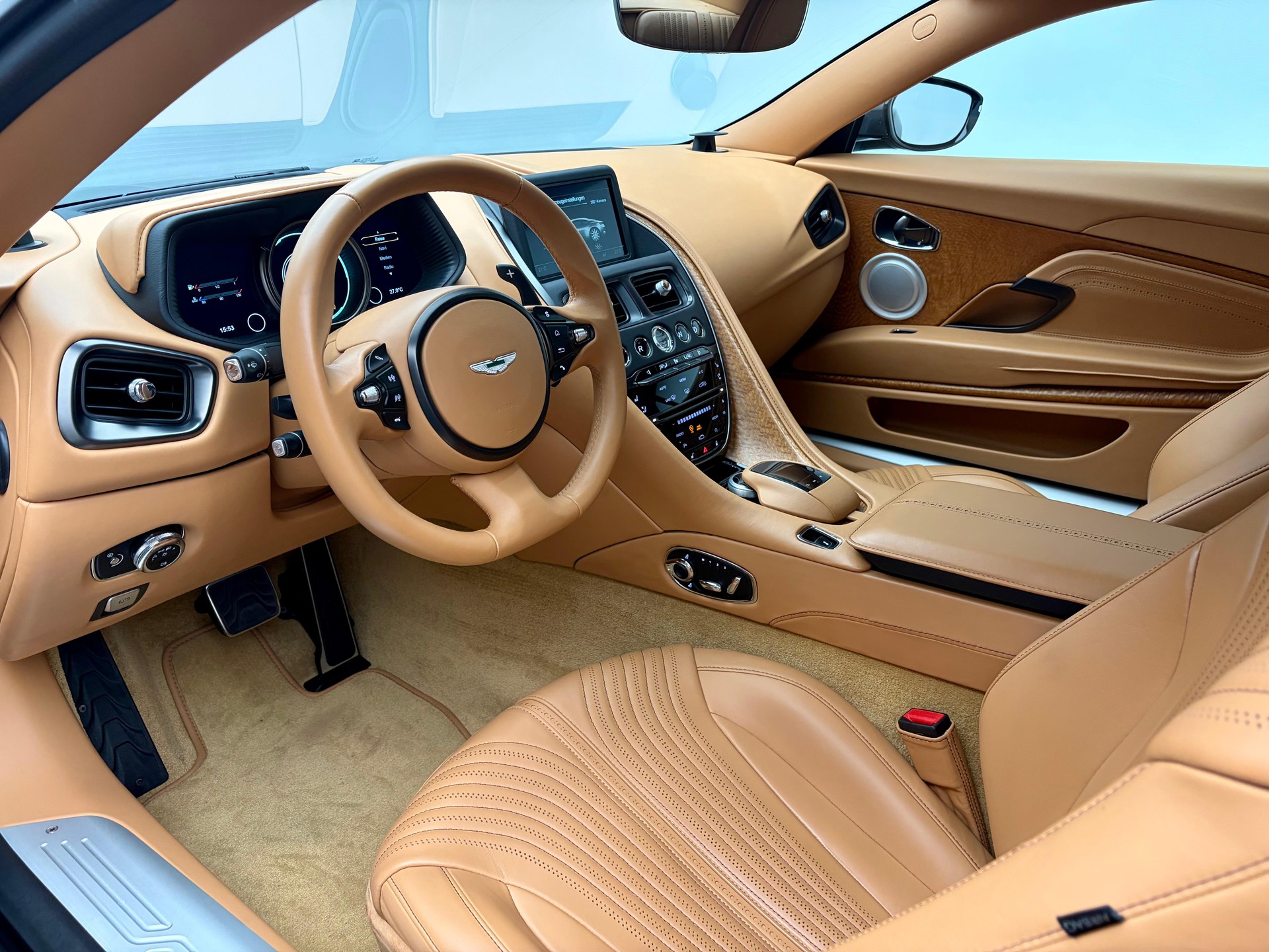 ASTON MARTIN DB11 Coupé 5.2 V12 Bi-Turbo Launch Ed.-showroom-element-3