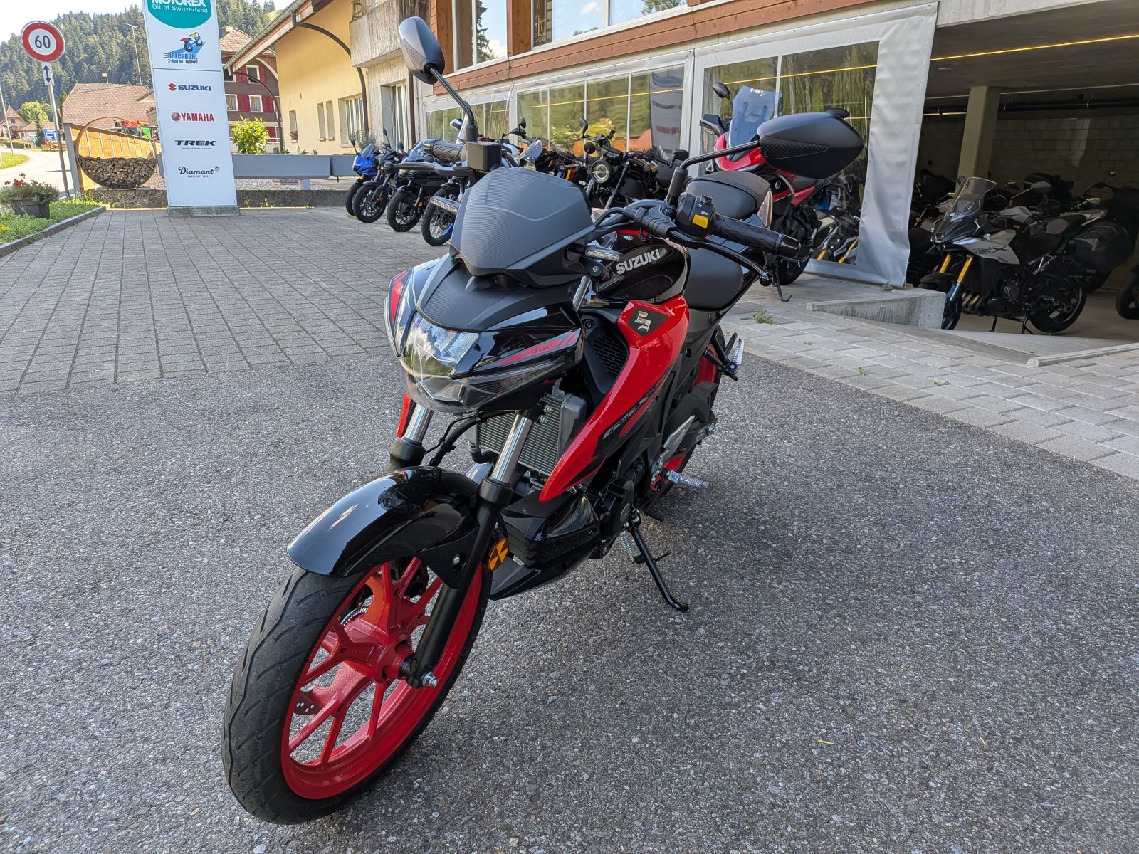 SUZUKI GSX-S 125-image-2