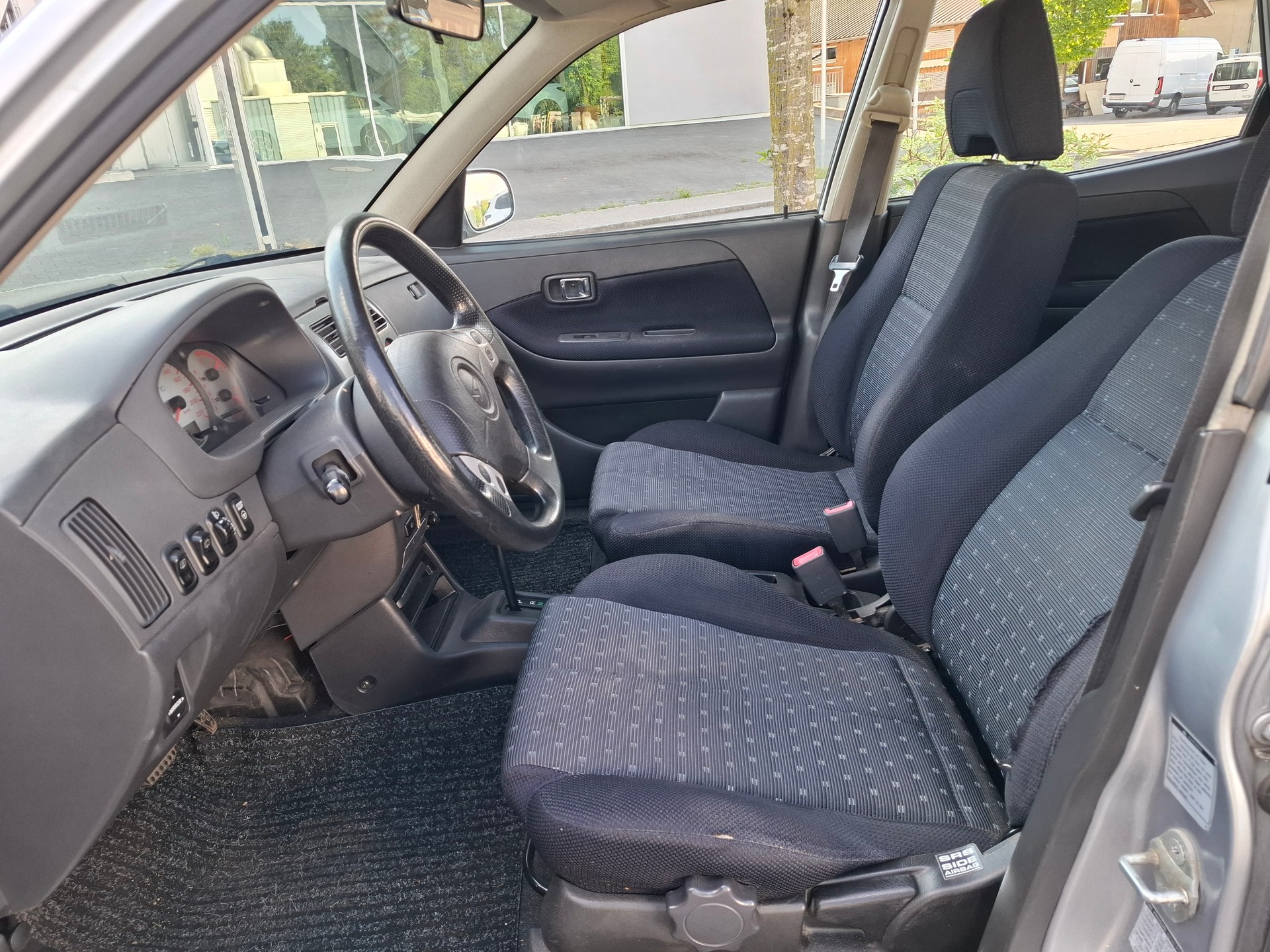 DAIHATSU SIRION-image-4