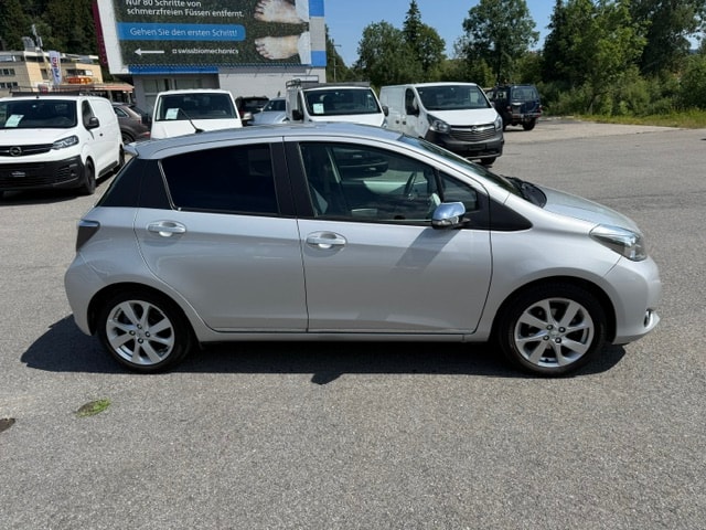 TOYOTA Yaris 1.33 Style Multidrive-image-4