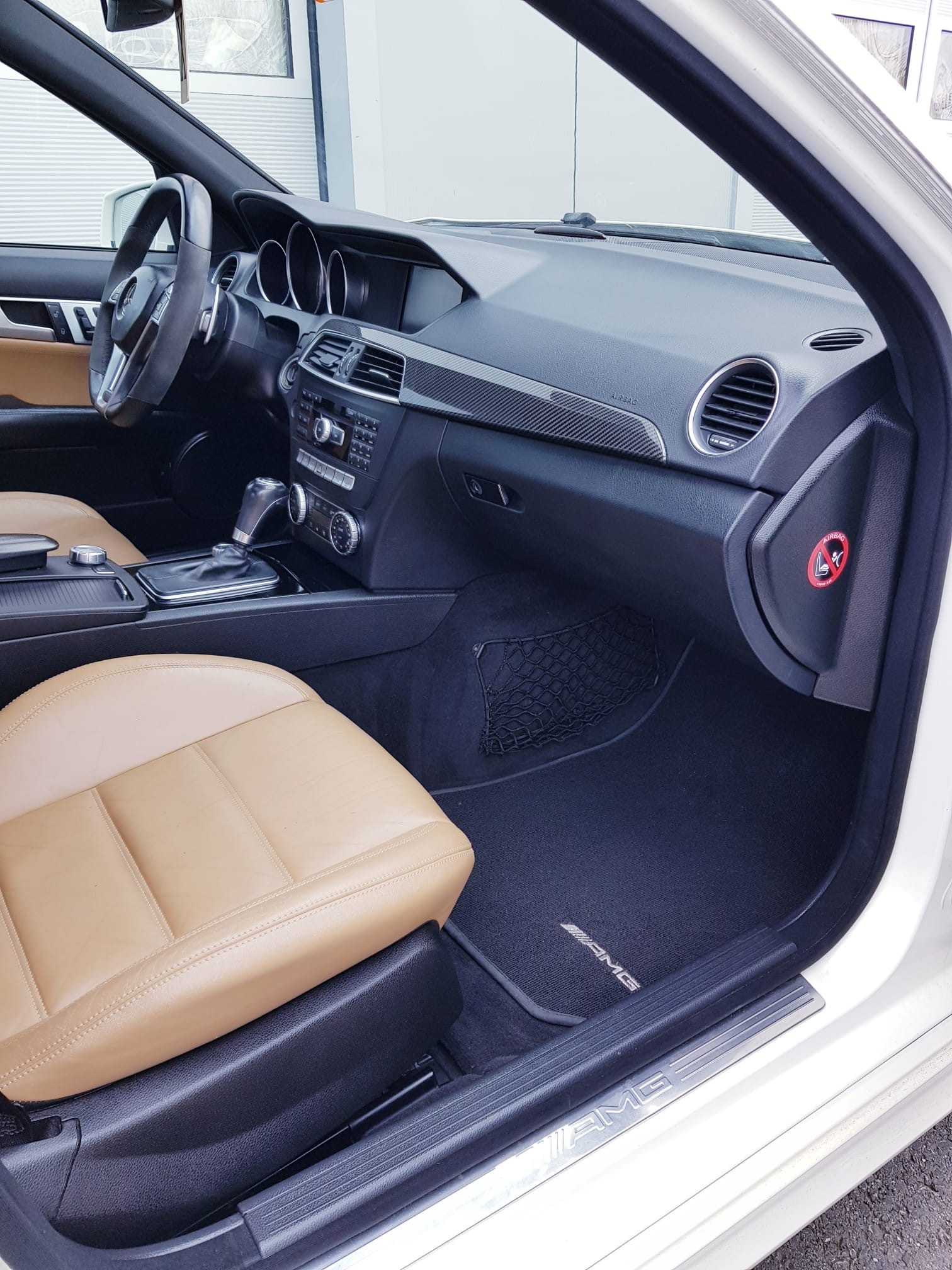 MERCEDES-BENZ W204 C63 AMG-image-9