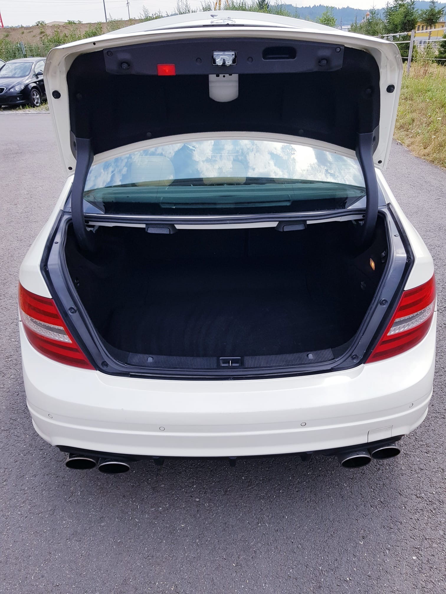 MERCEDES-BENZ W204 C63 AMG-image-5