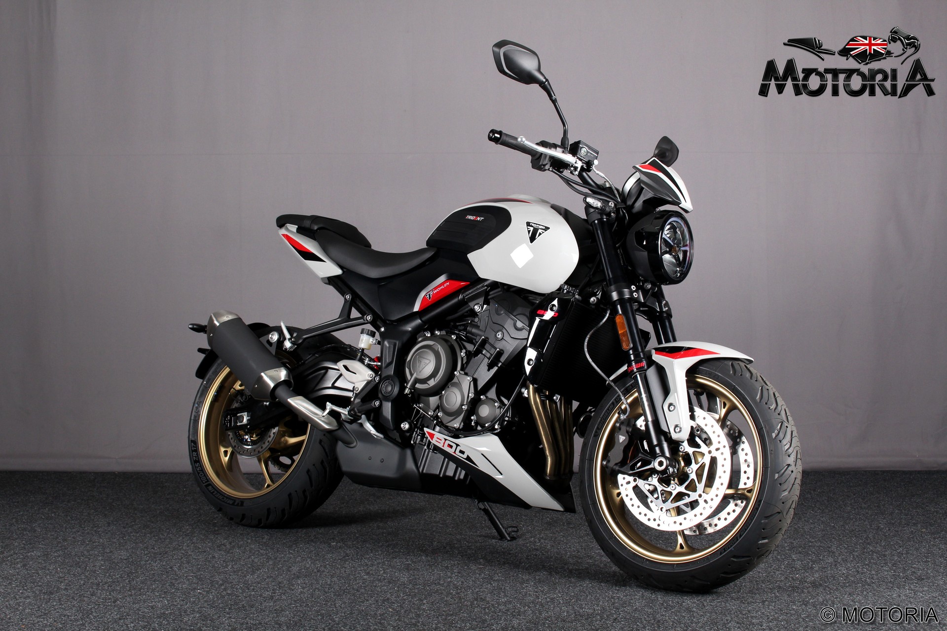 TRIUMPH Trident 800