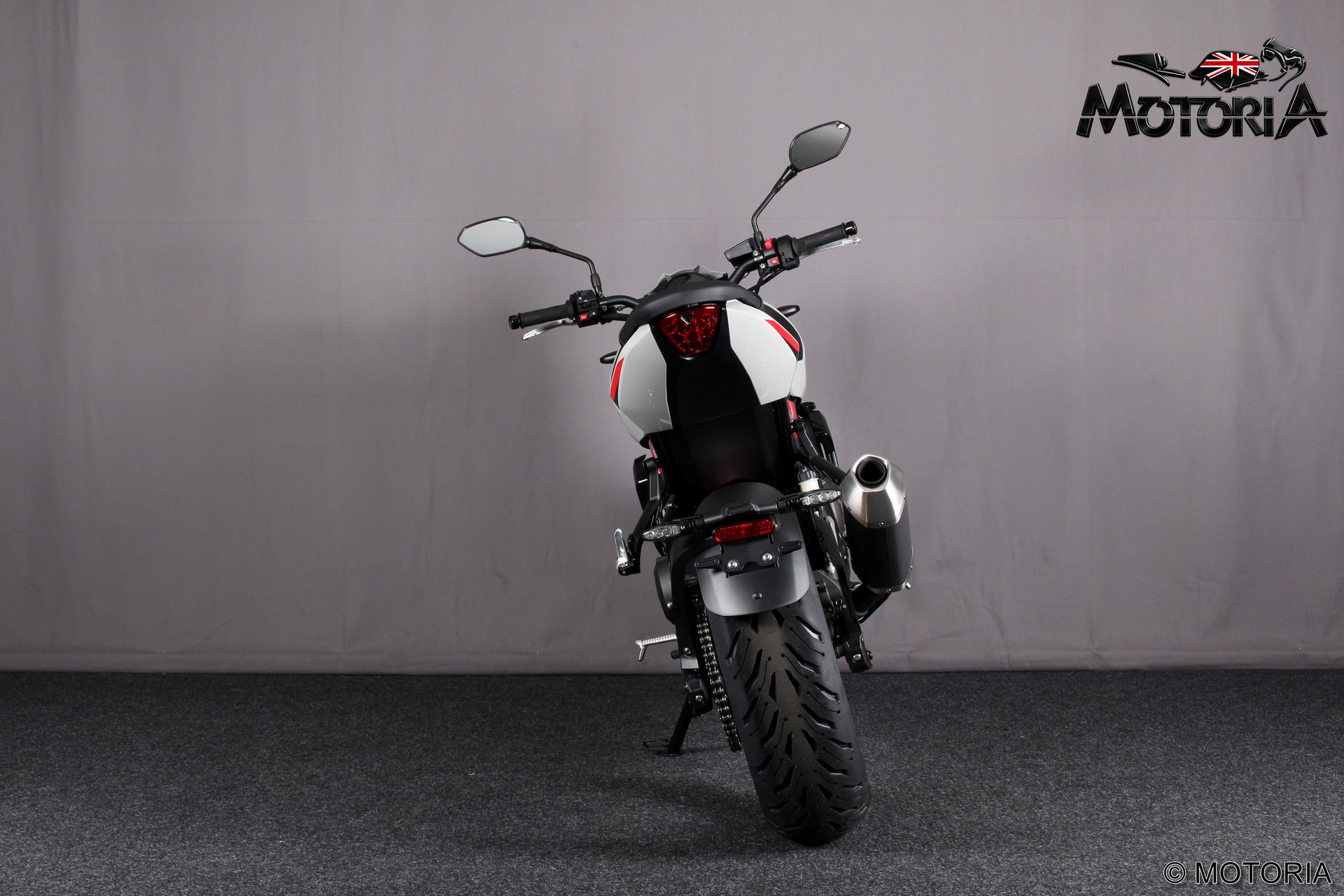 TRIUMPH Trident 800-showroom-element-3