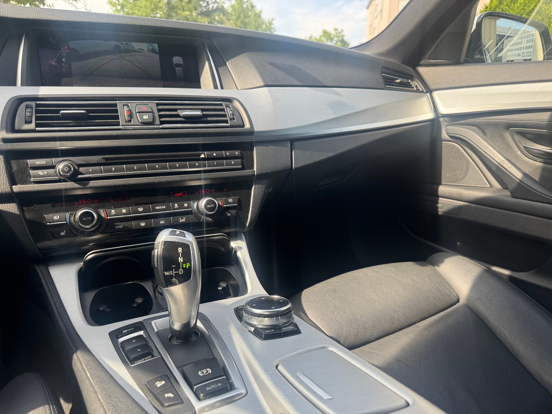 BMW 520d Touring xDrive Steptronic-image-16