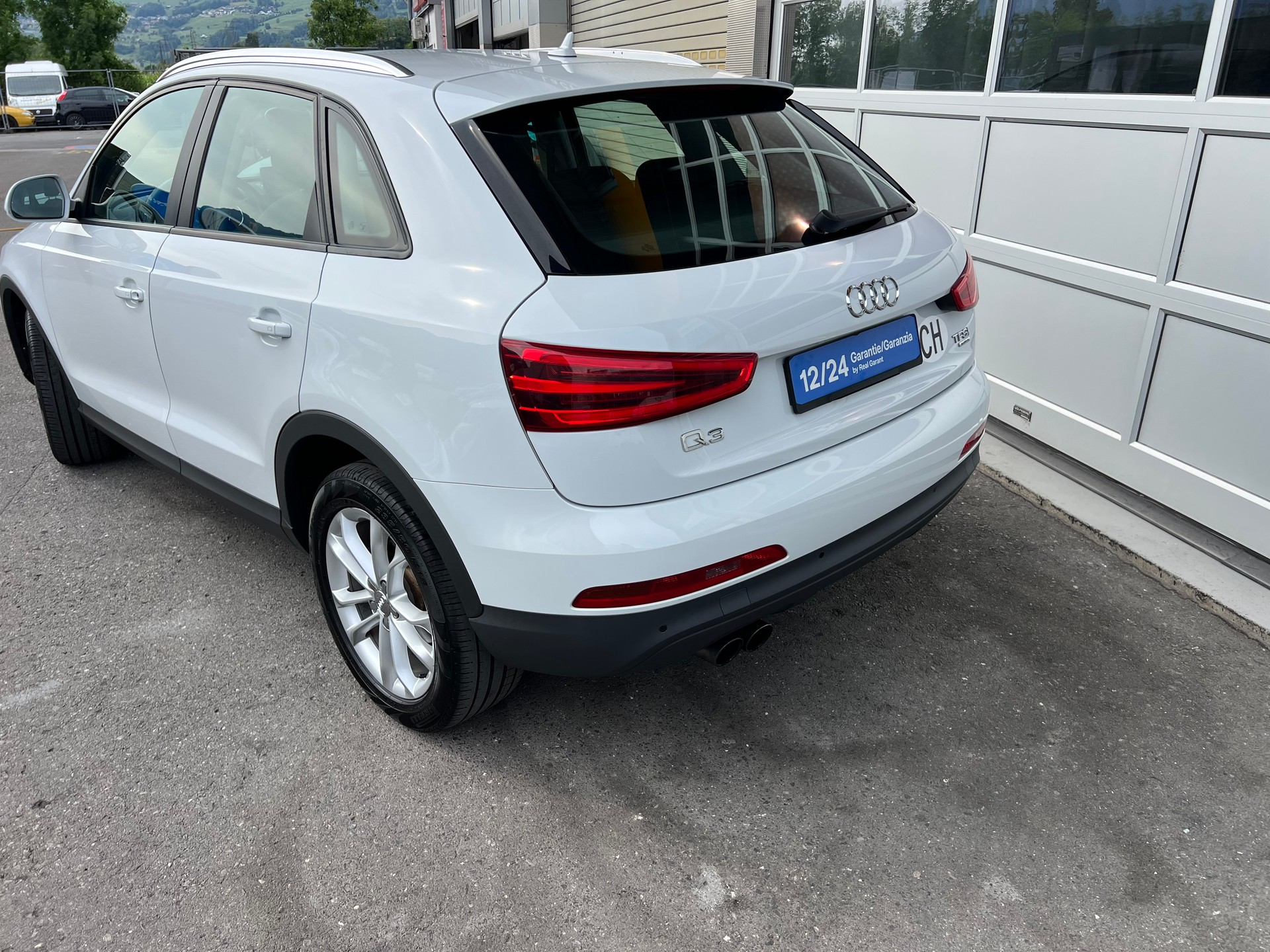 AUDI Q3 2.0 TFSI 4x4 S-tronic PS 211 *** Navigation * Anhängerkupplung 2000 kg. * frisch ab MFK * 1 Jahr Garantie möglich ***-showroom-element-3