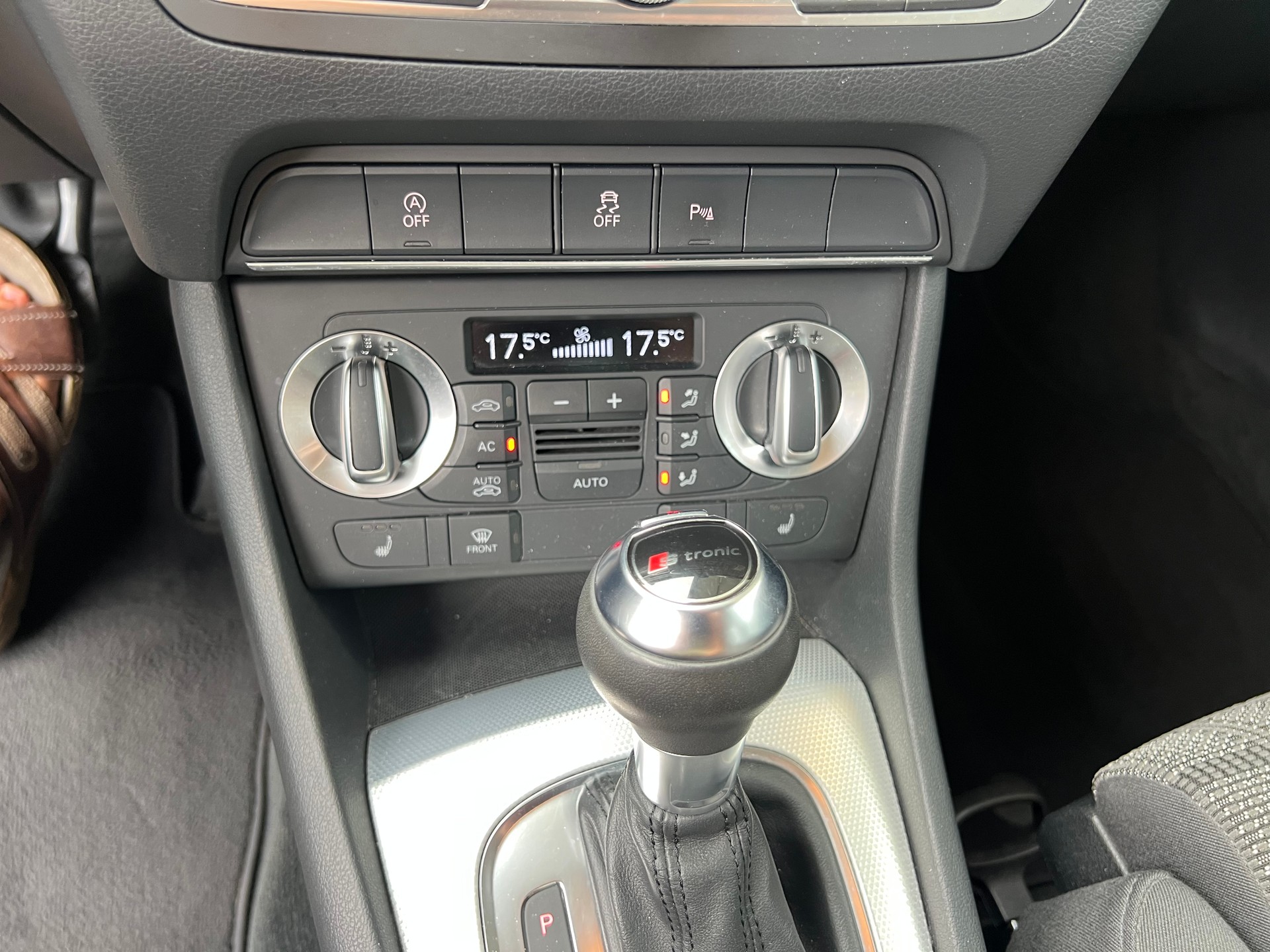 AUDI Q3 2.0 TFSI 4x4 S-tronic PS 211 *** Navigation * Anhängerkupplung 2000 kg. * frisch ab MFK * 1 Jahr Garantie möglich ***-image-14