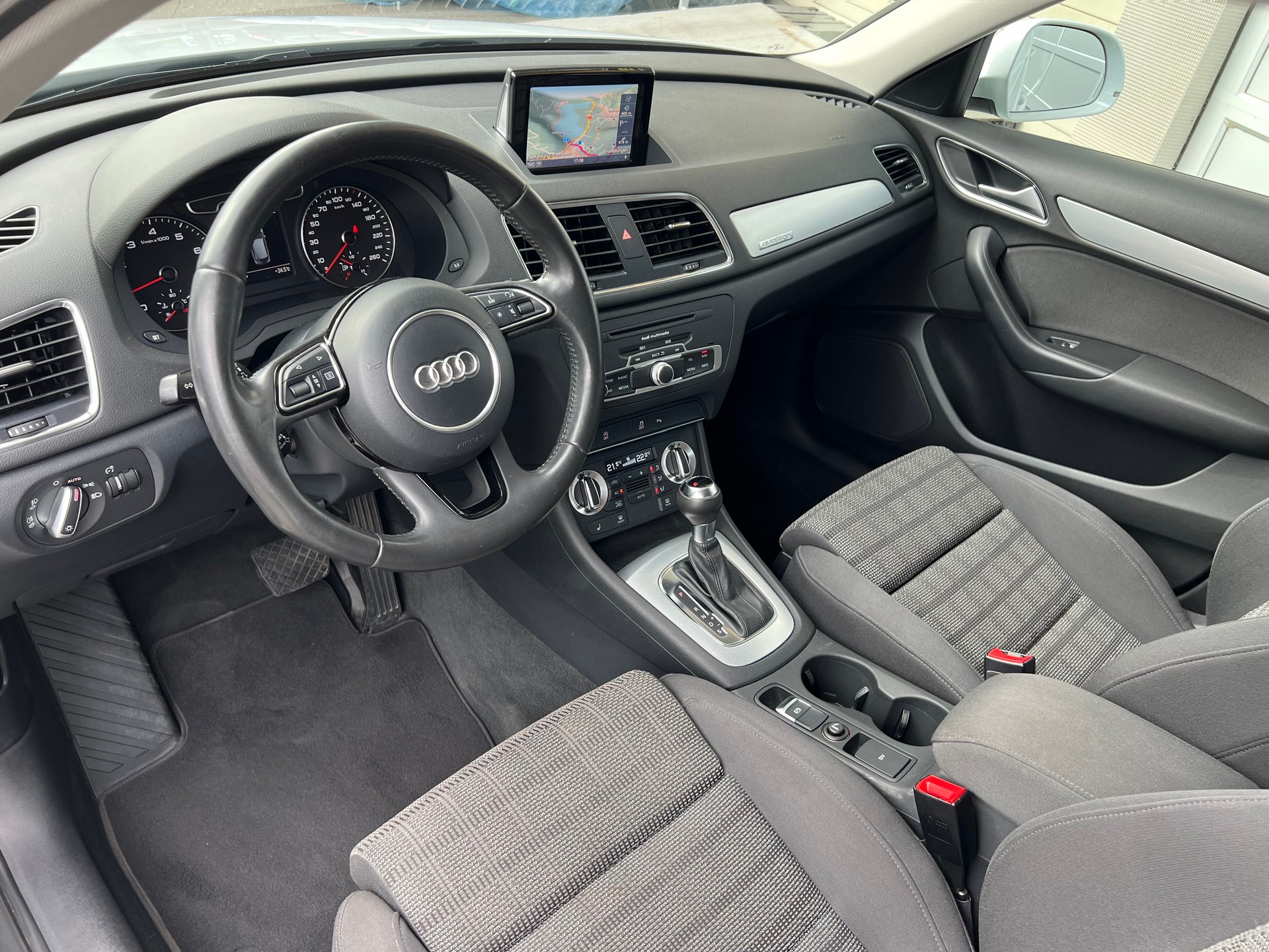 AUDI Q3 2.0 TFSI 4x4 S-tronic PS 211 *** Navigation * Anhängerkupplung 2000 kg. * frisch ab MFK * 1 Jahr Garantie möglich ***-image-13
