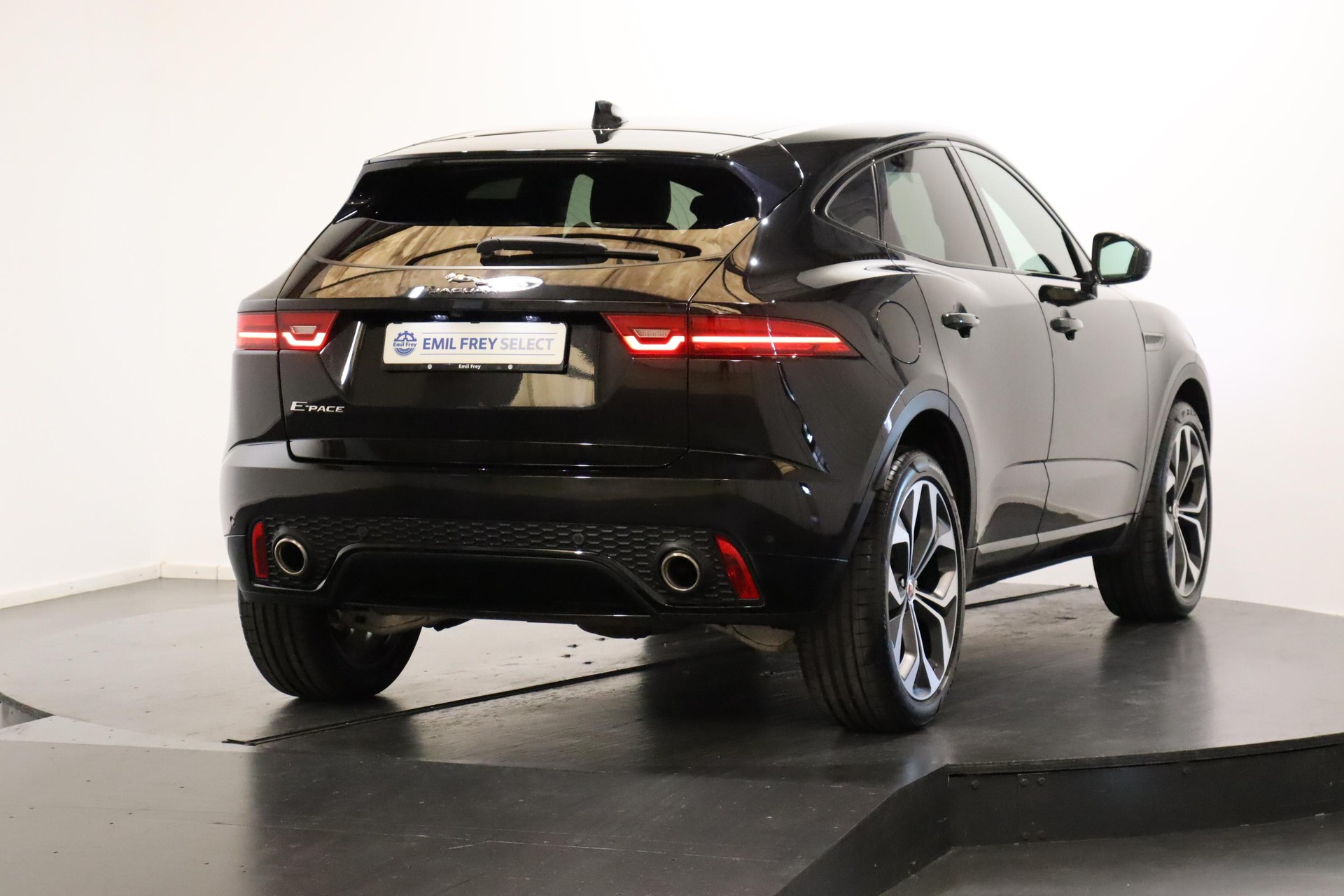 JAGUAR E-Pace 2.0 T 200 R-Dynamic S AWD-image-0